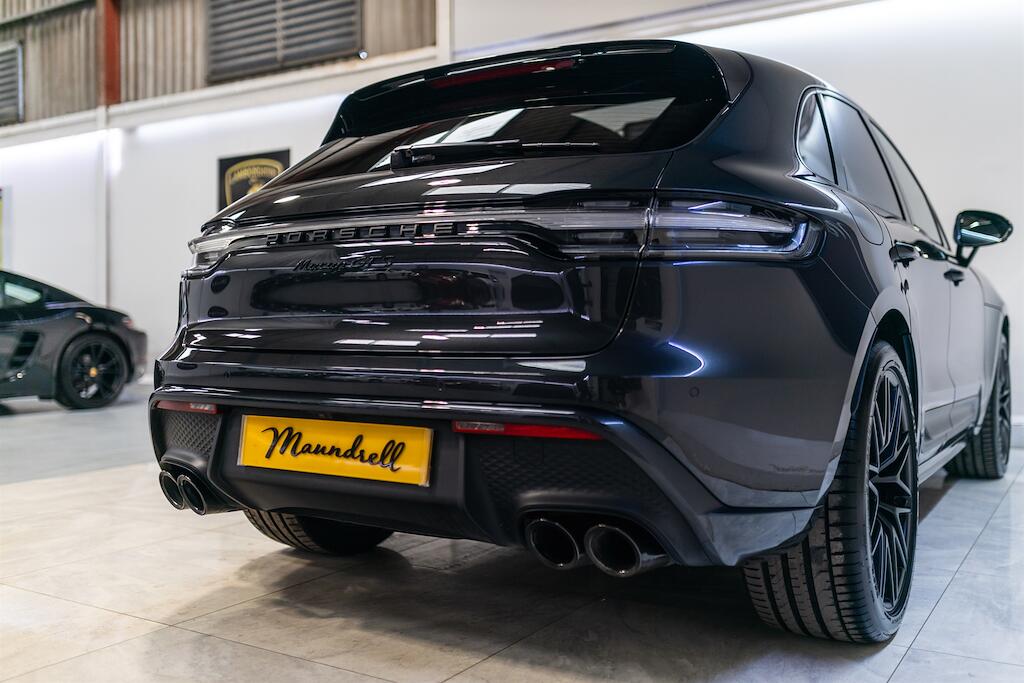 Porsche Macan view 22
