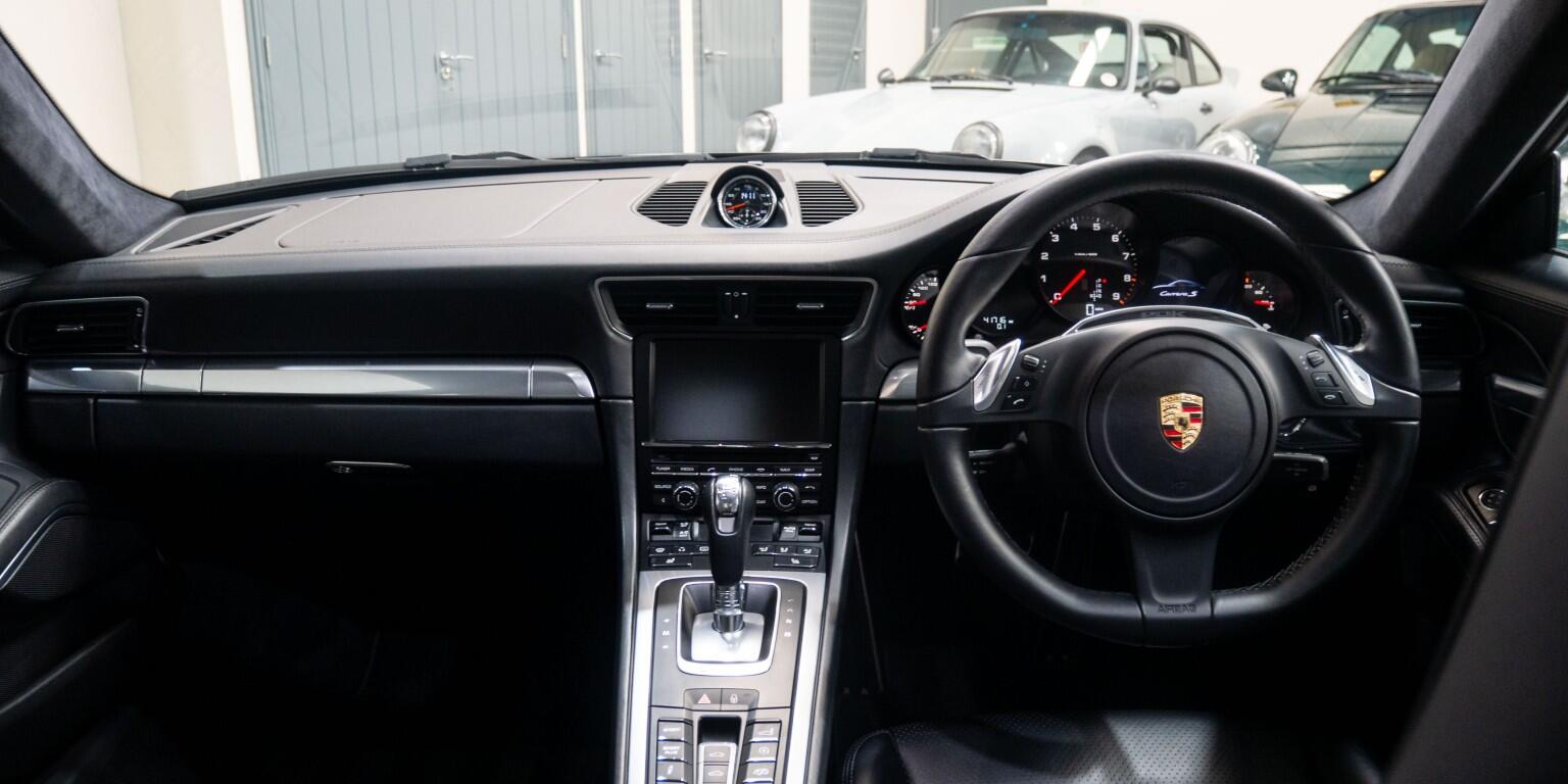 Porsche 911 view 21