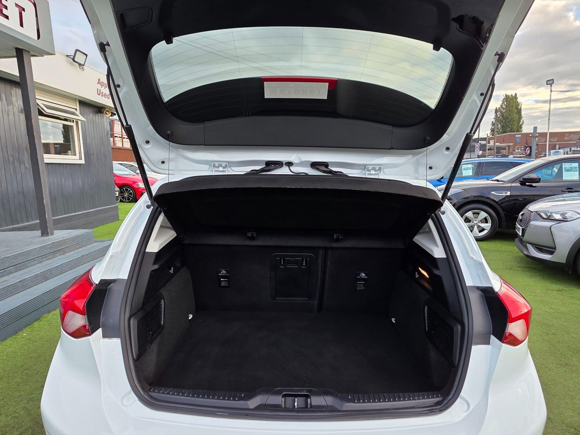 Ford Focus view 14