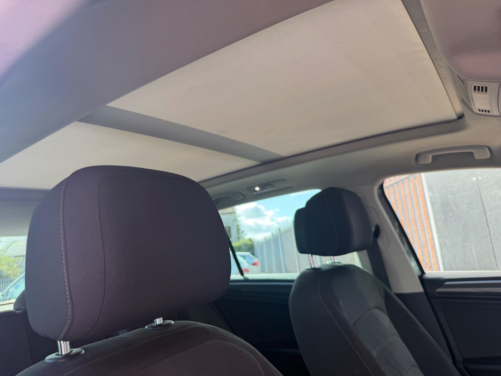 Volkswagen Tiguan view 12