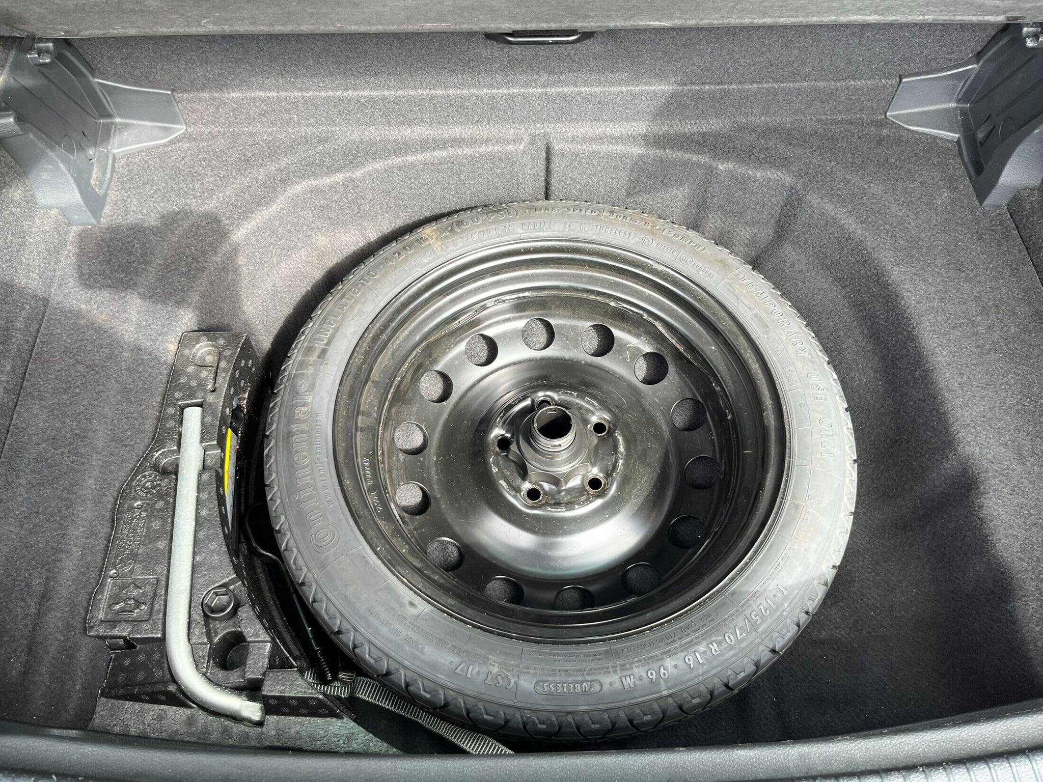 Volkswagen Golf SV view 41
