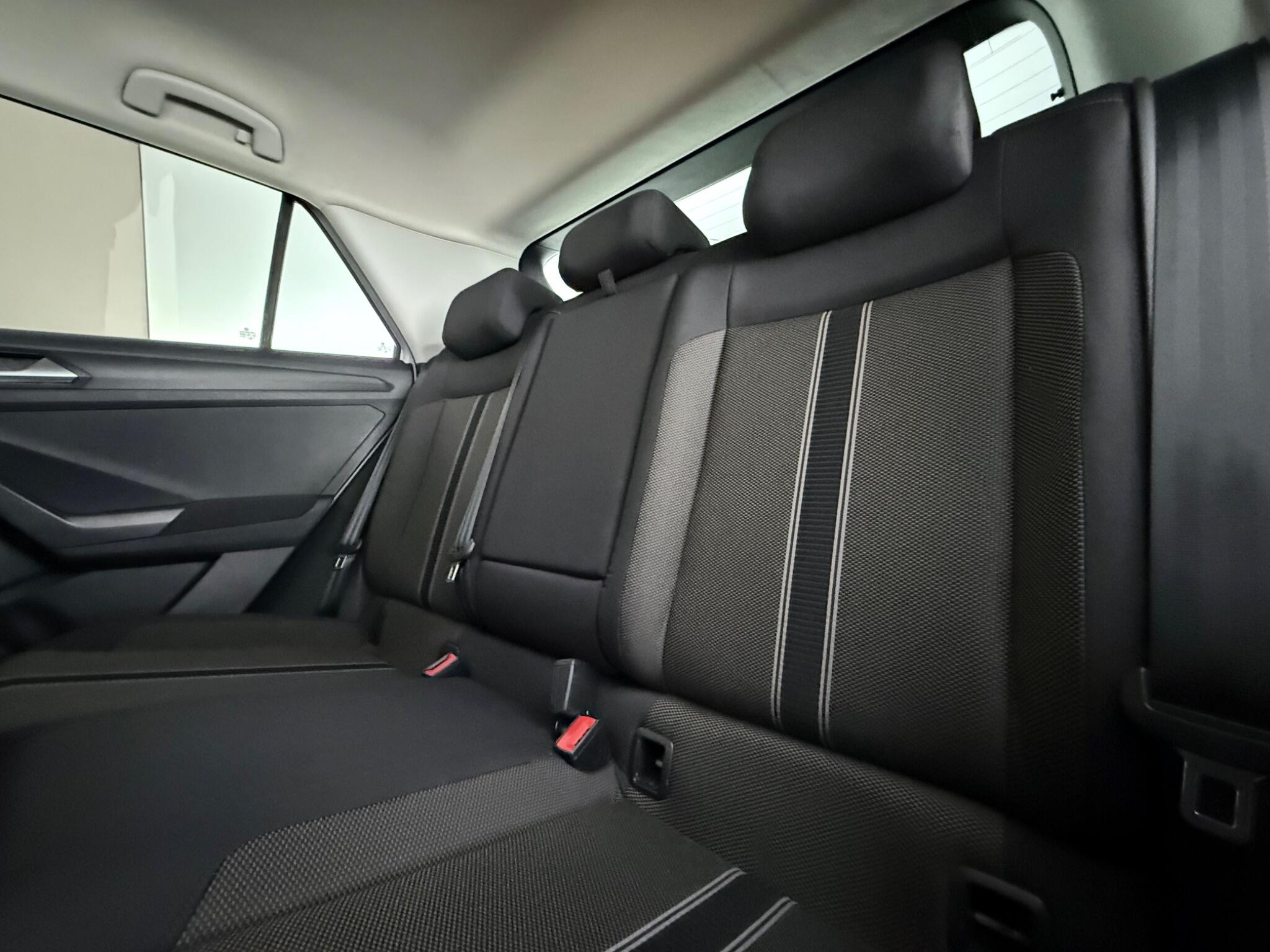 Volkswagen T-Roc view 32