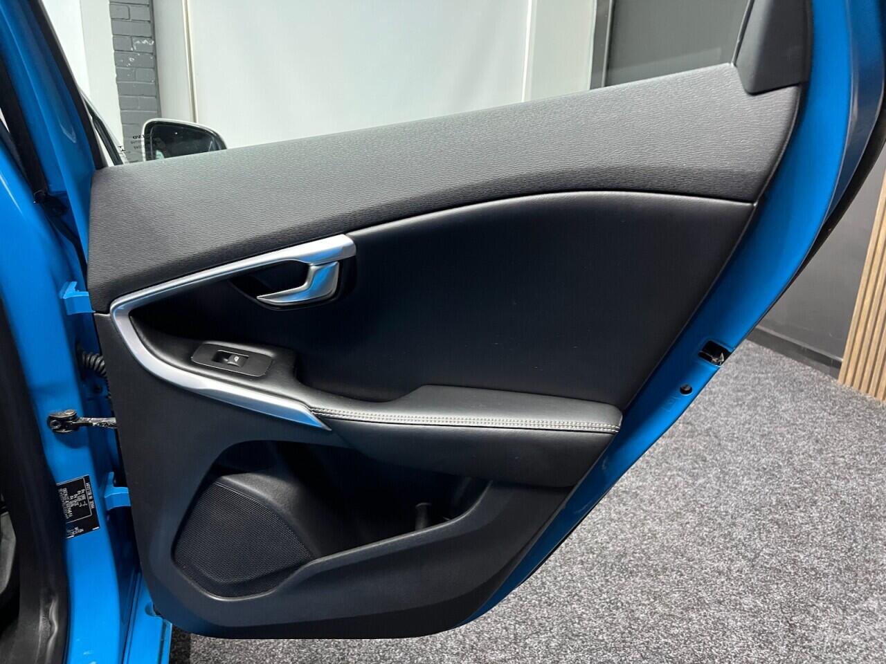 Volvo V40 view 40