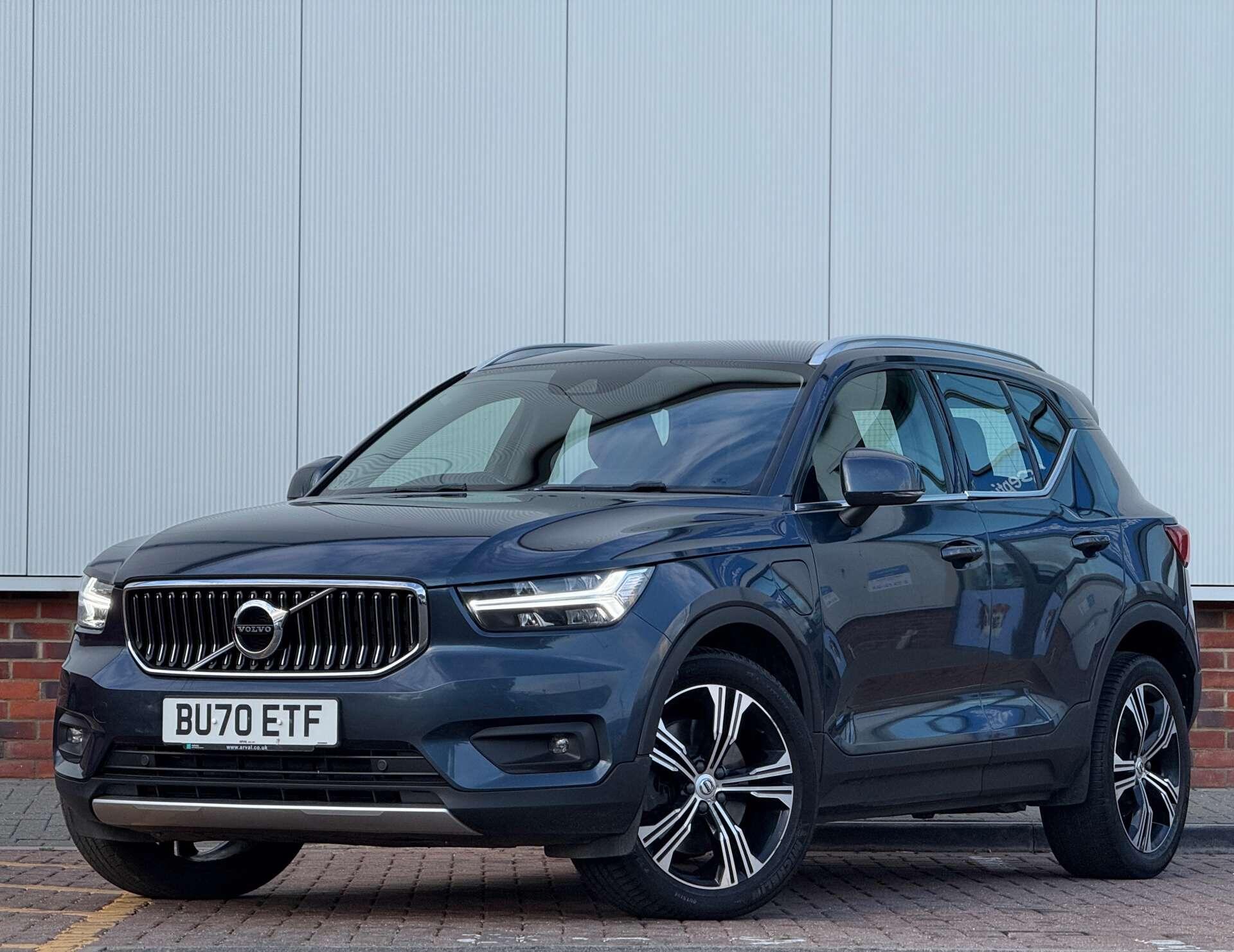 Volvo XC40 view 3