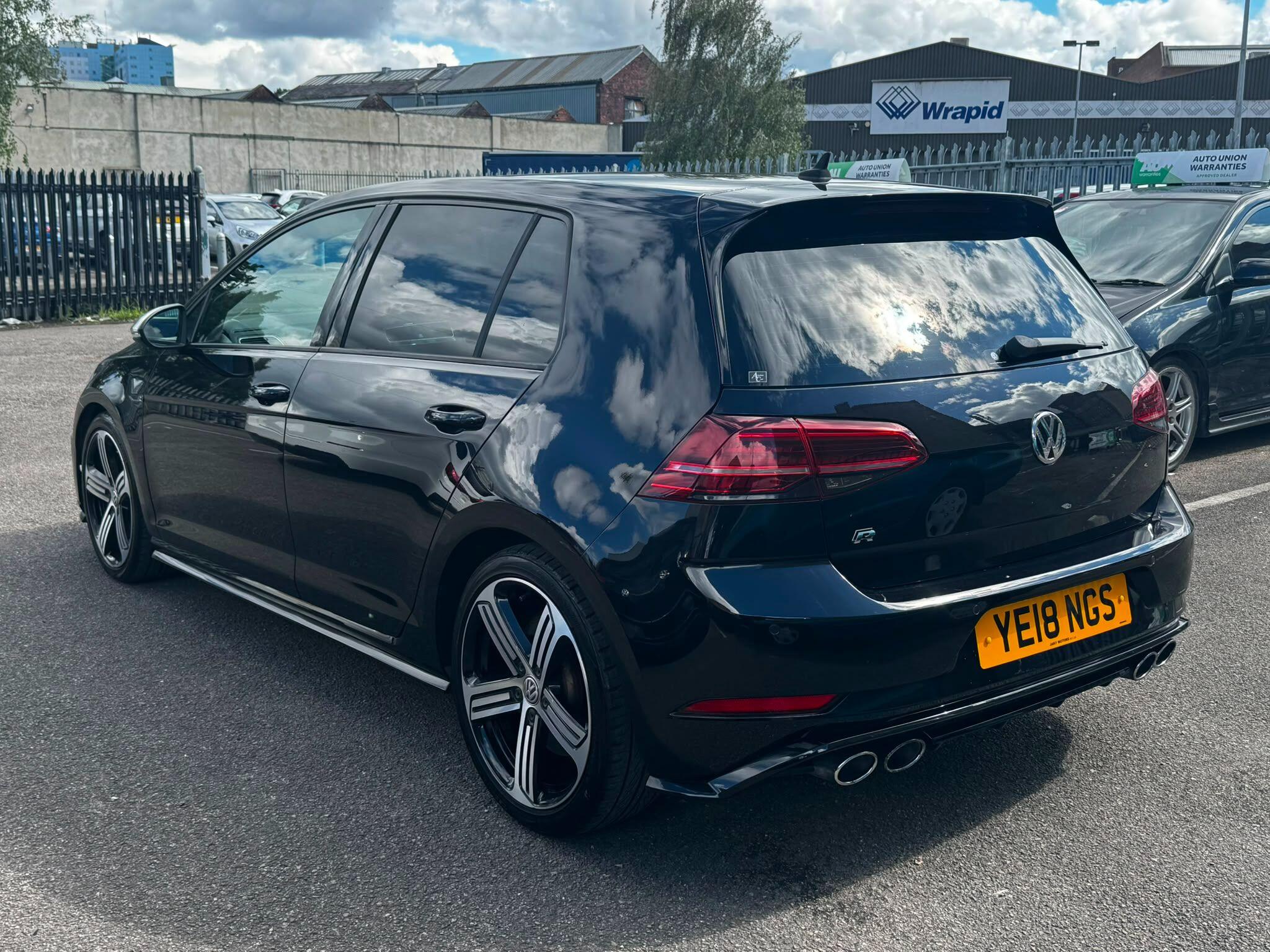 Volkswagen Golf view 4