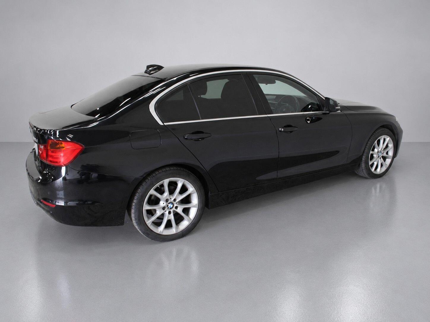 BMW 3 Series view 11