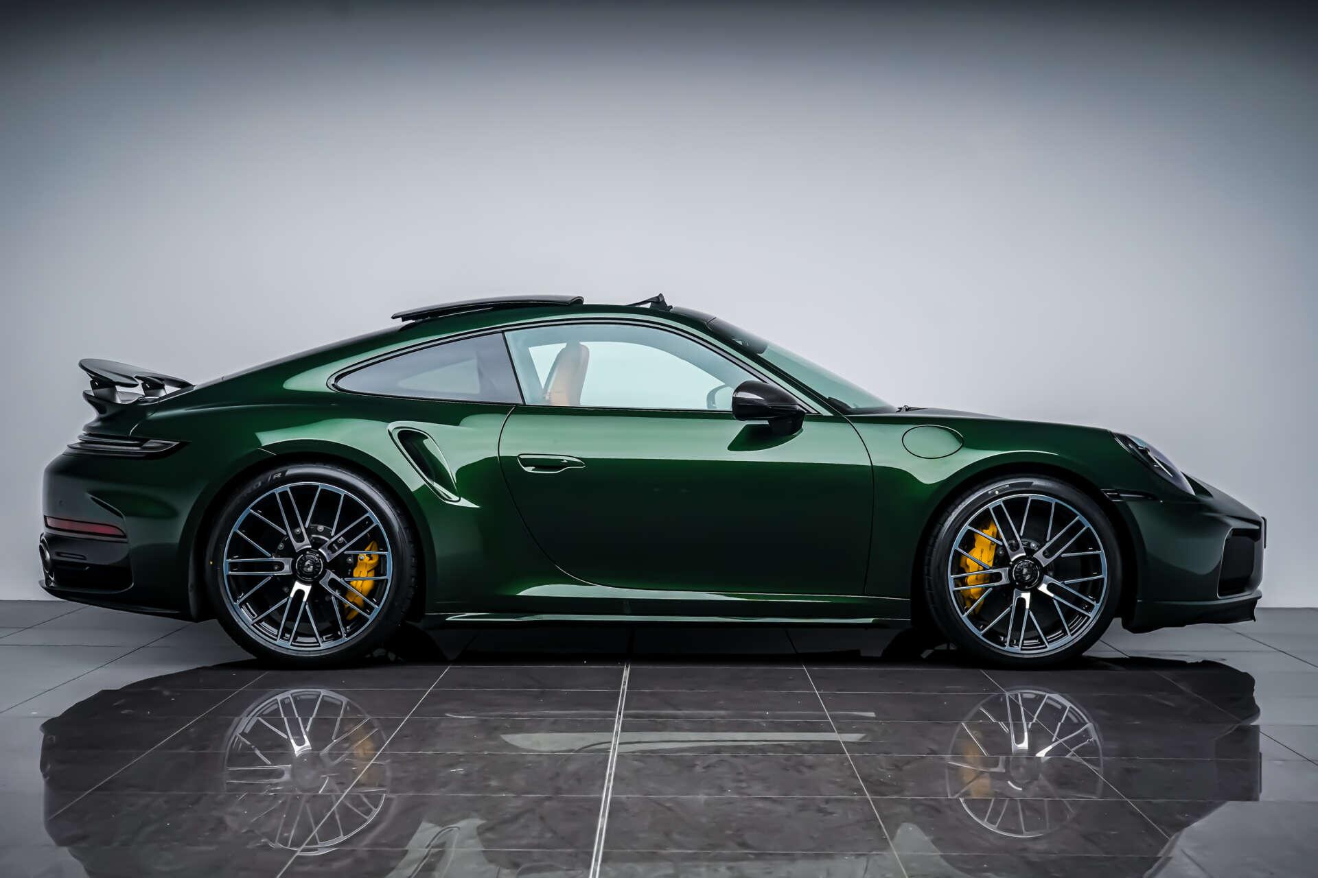 Porsche 911 view 16