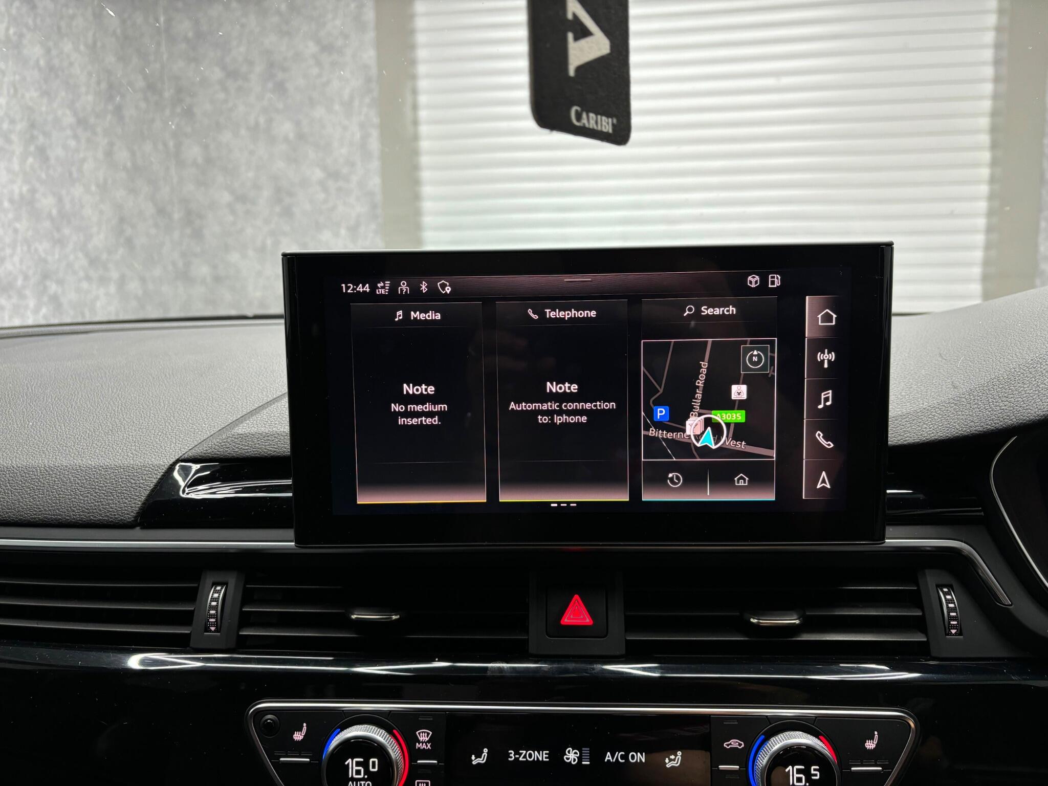 Audi A4 view 24