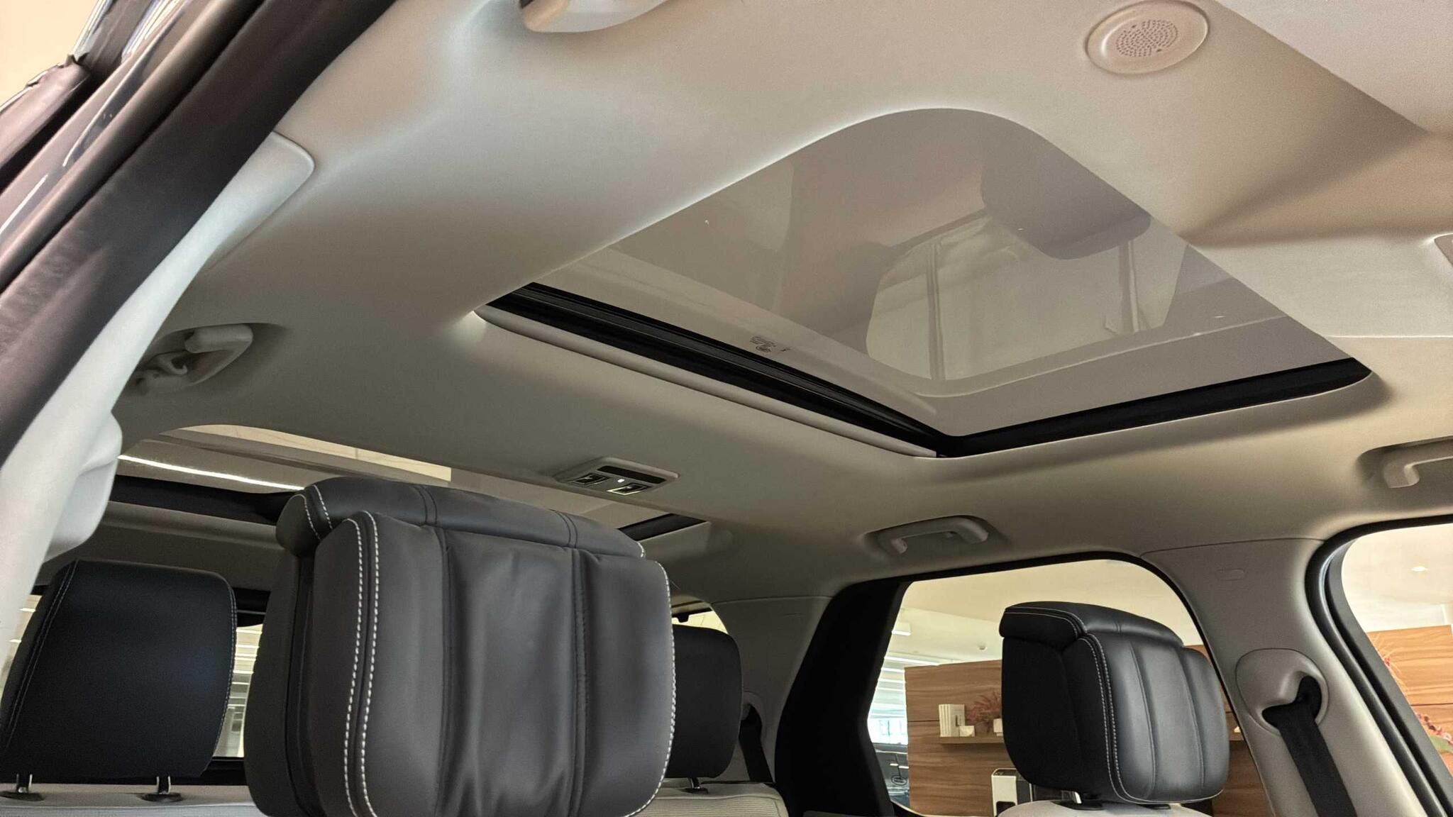 Land Rover Discovery view 26