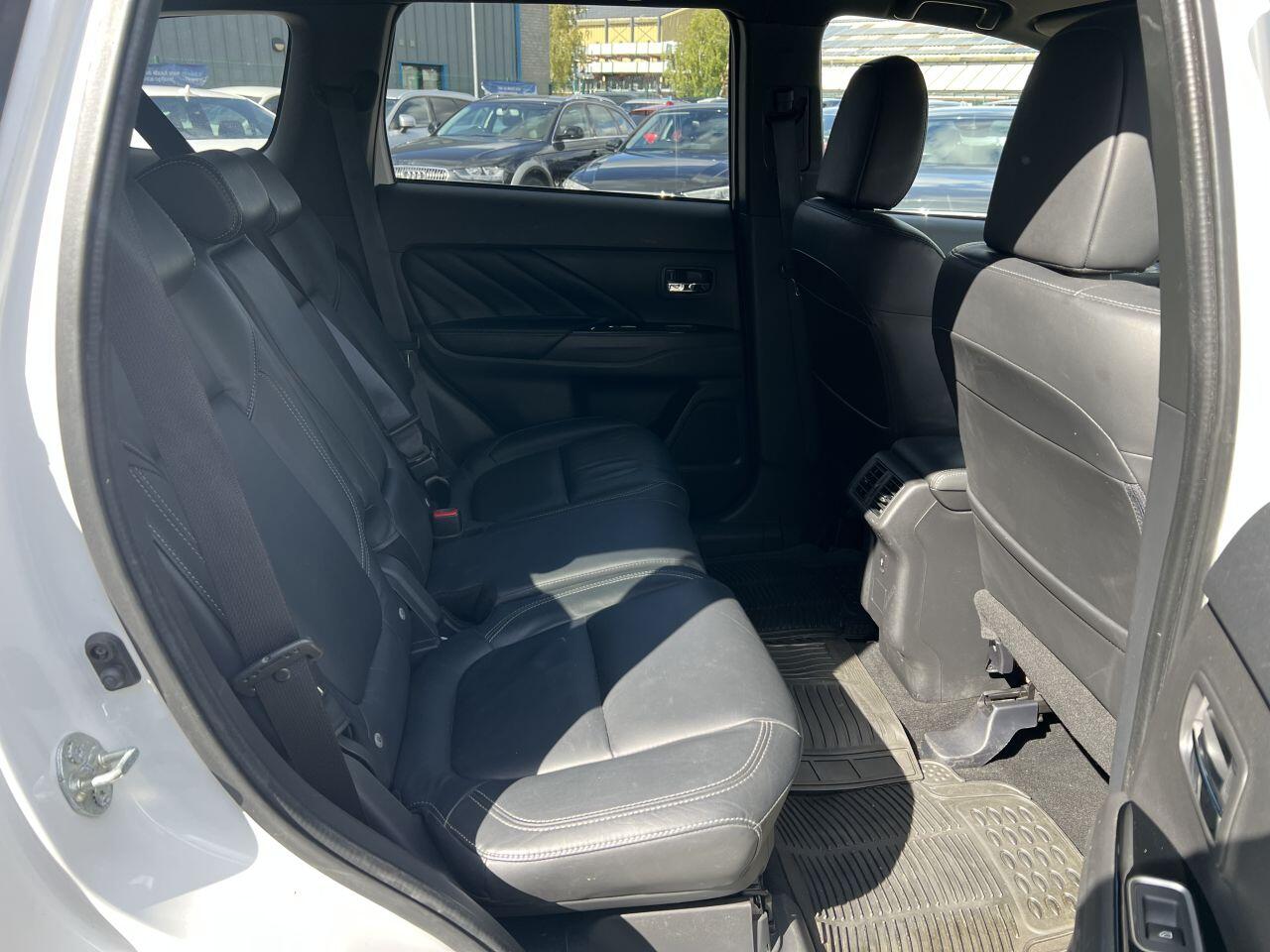 Mitsubishi Outlander view 18