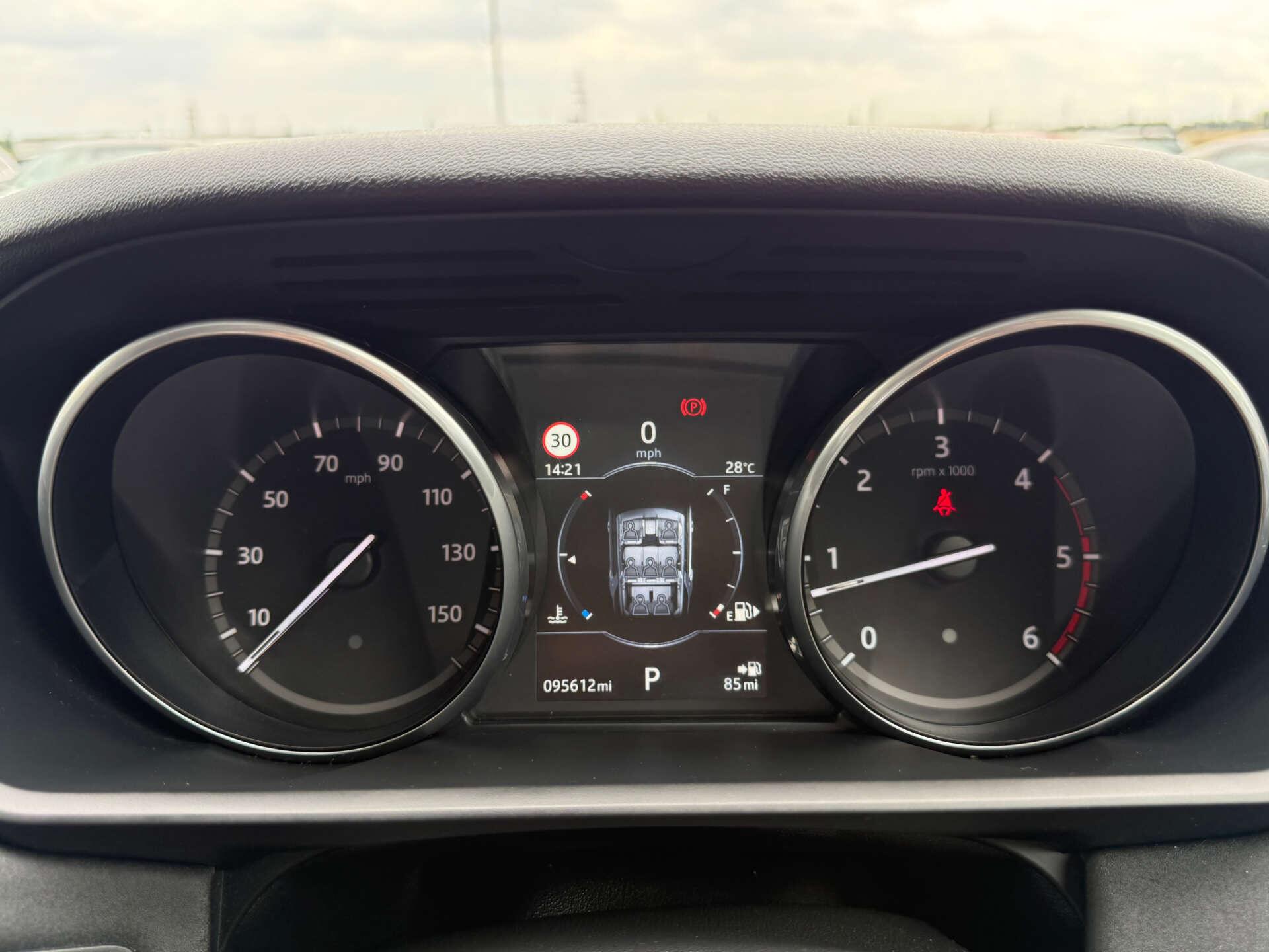 Land Rover Discovery view 45