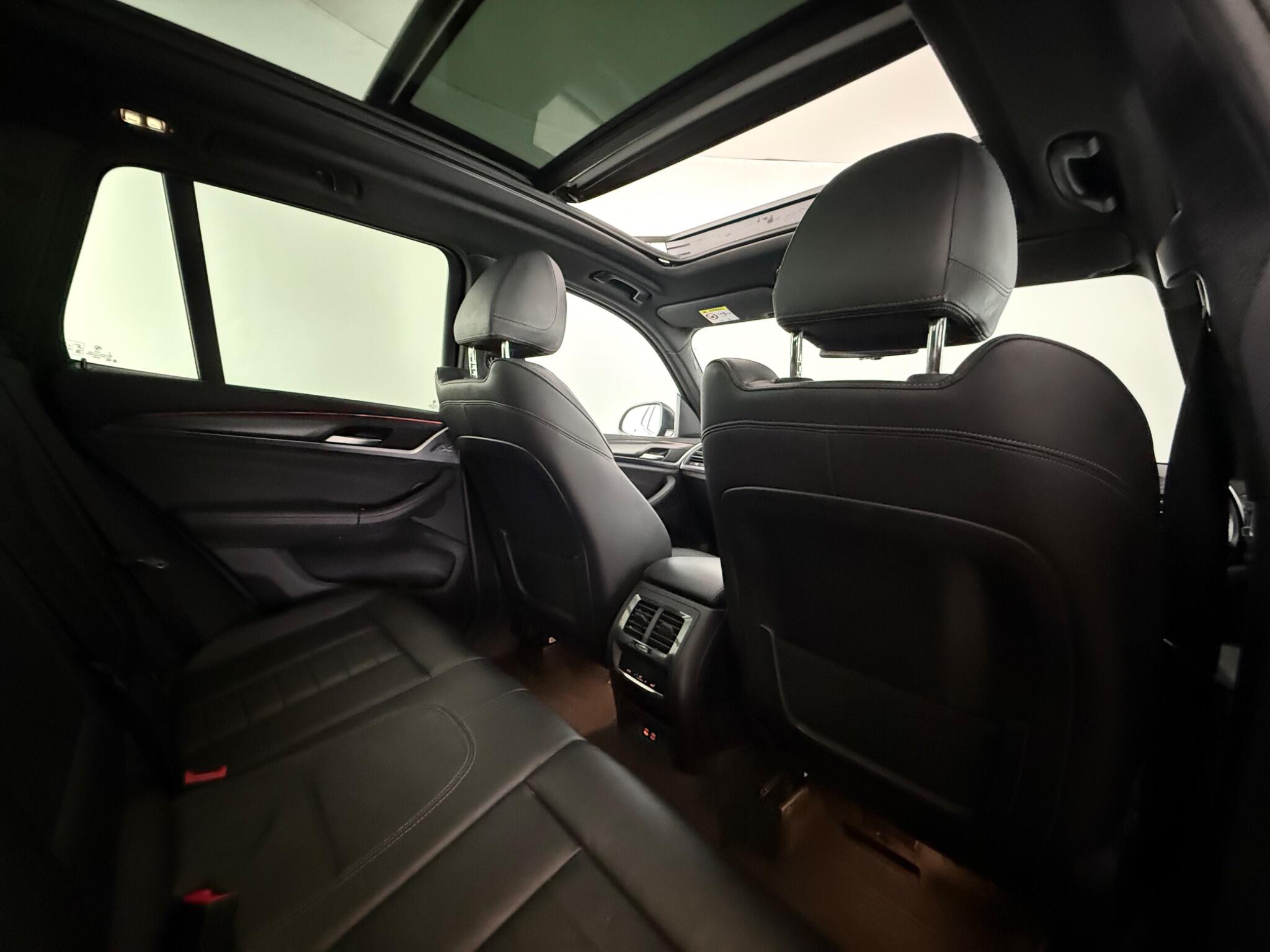 BMW X3 view 34