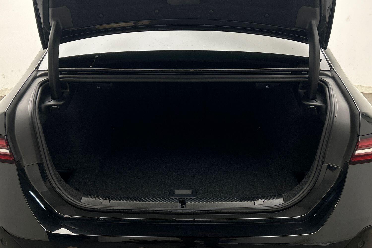 BMW i5 view 14