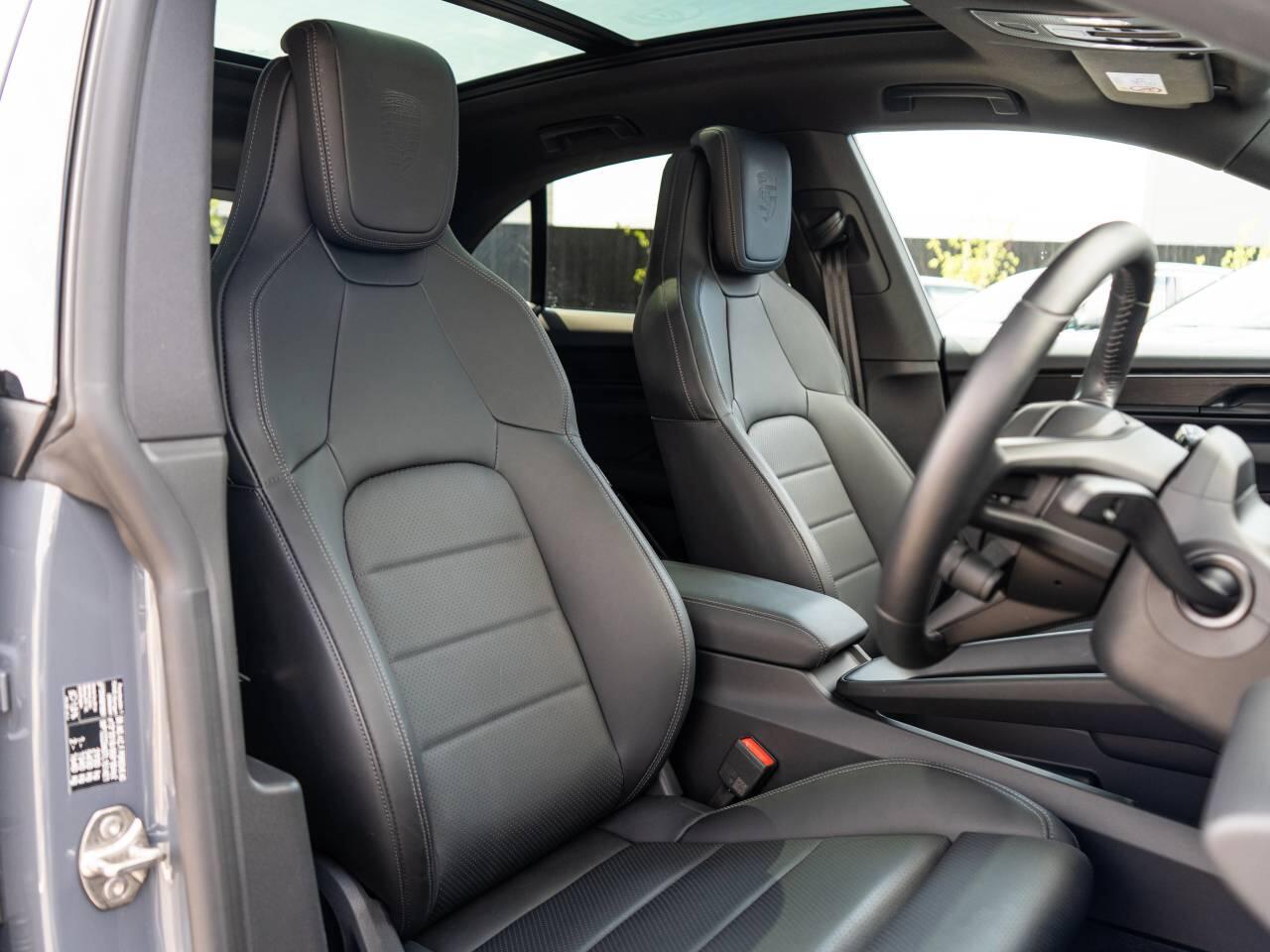 Porsche Macan view 5
