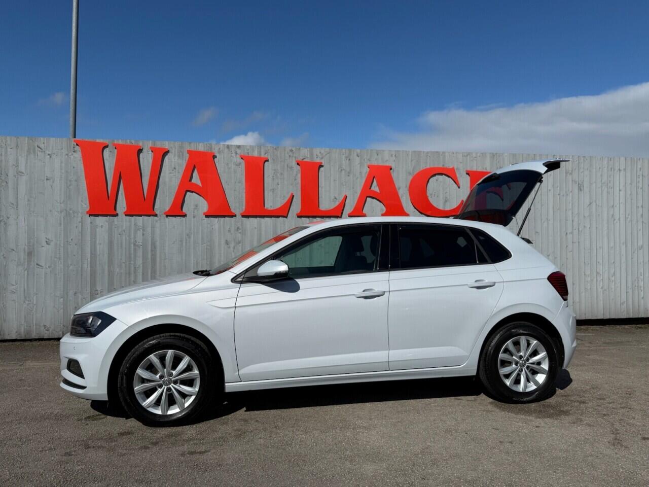 Volkswagen Polo view 4