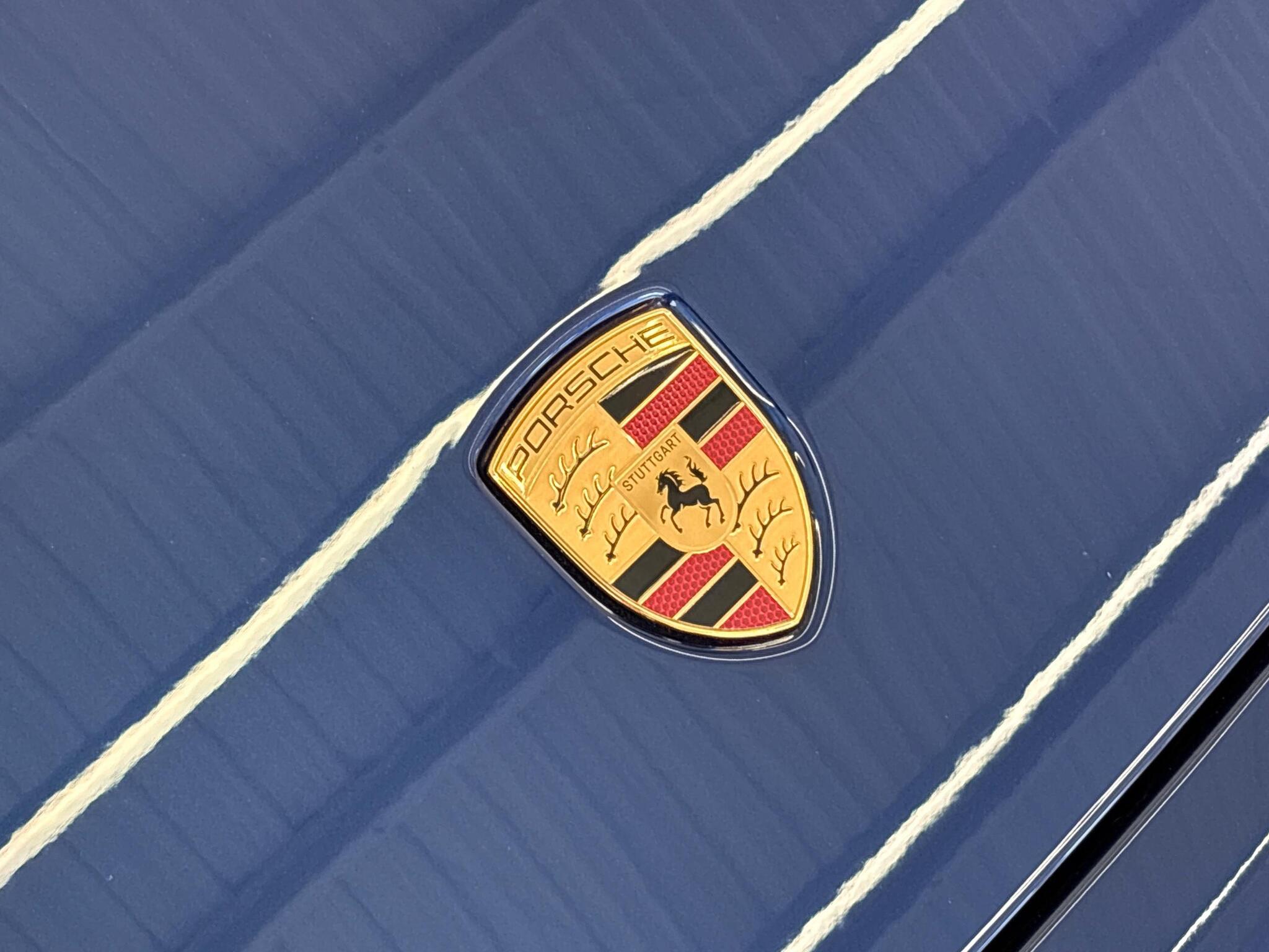 Porsche 911 view 38