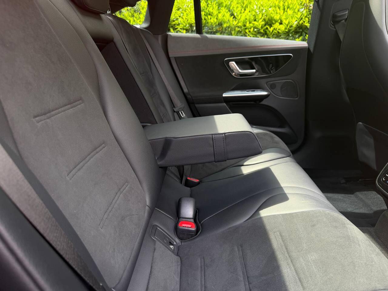 Mercedes-Benz 300 view 17