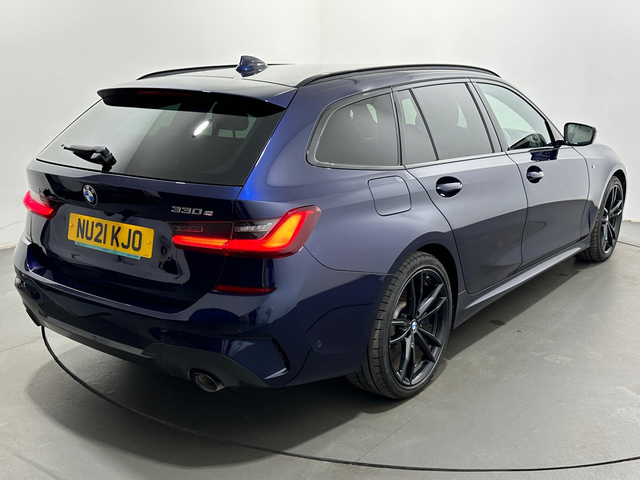 BMW 3 Series view 56