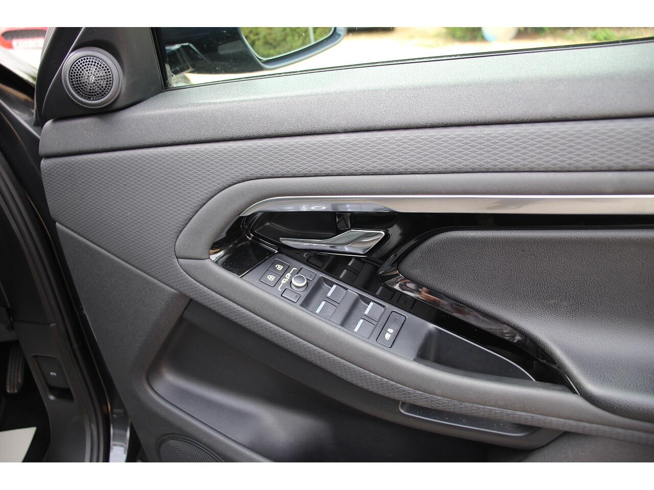 Land Rover Range Rover Evoque view 41
