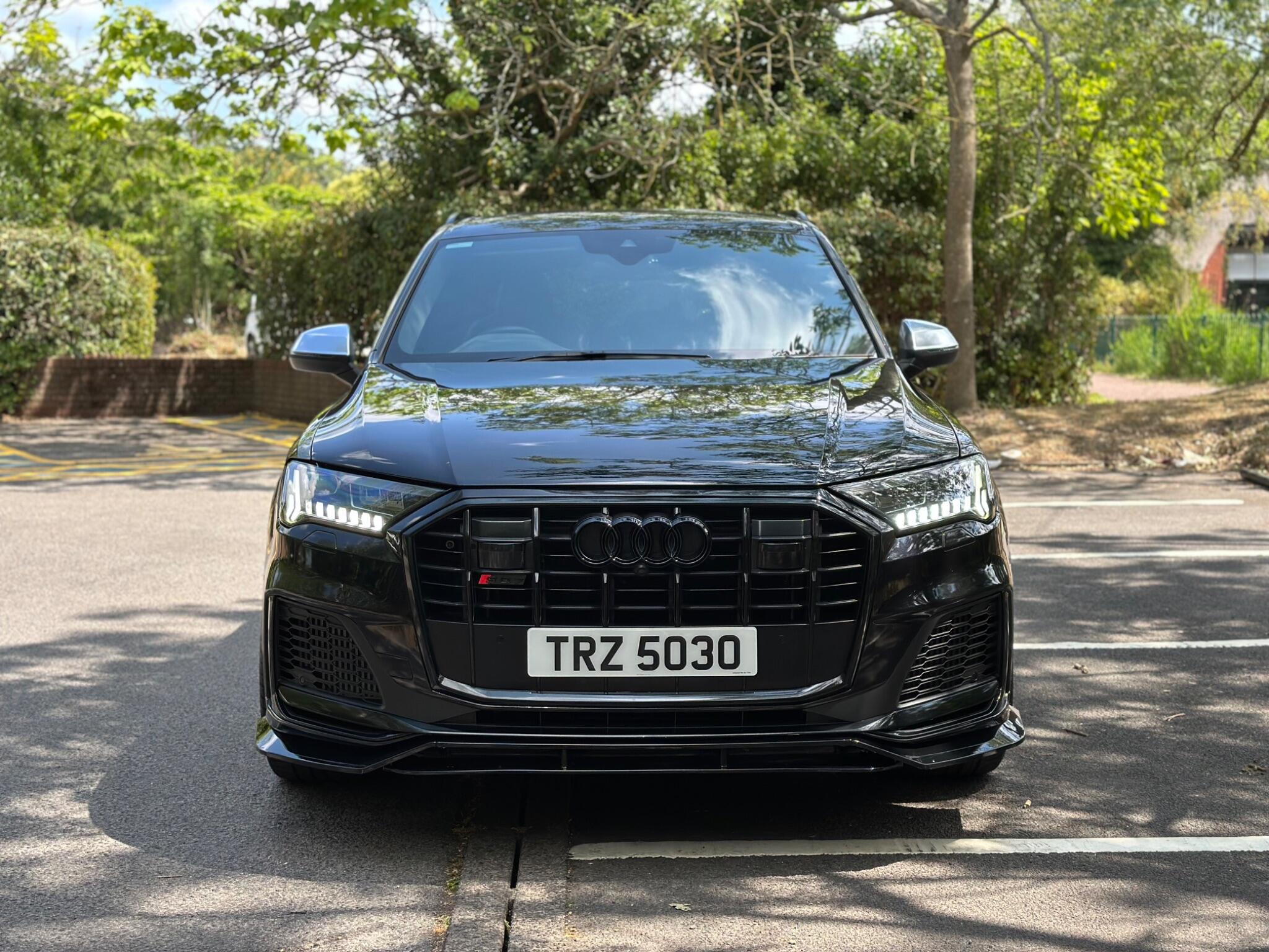 Audi SQ7 view 10