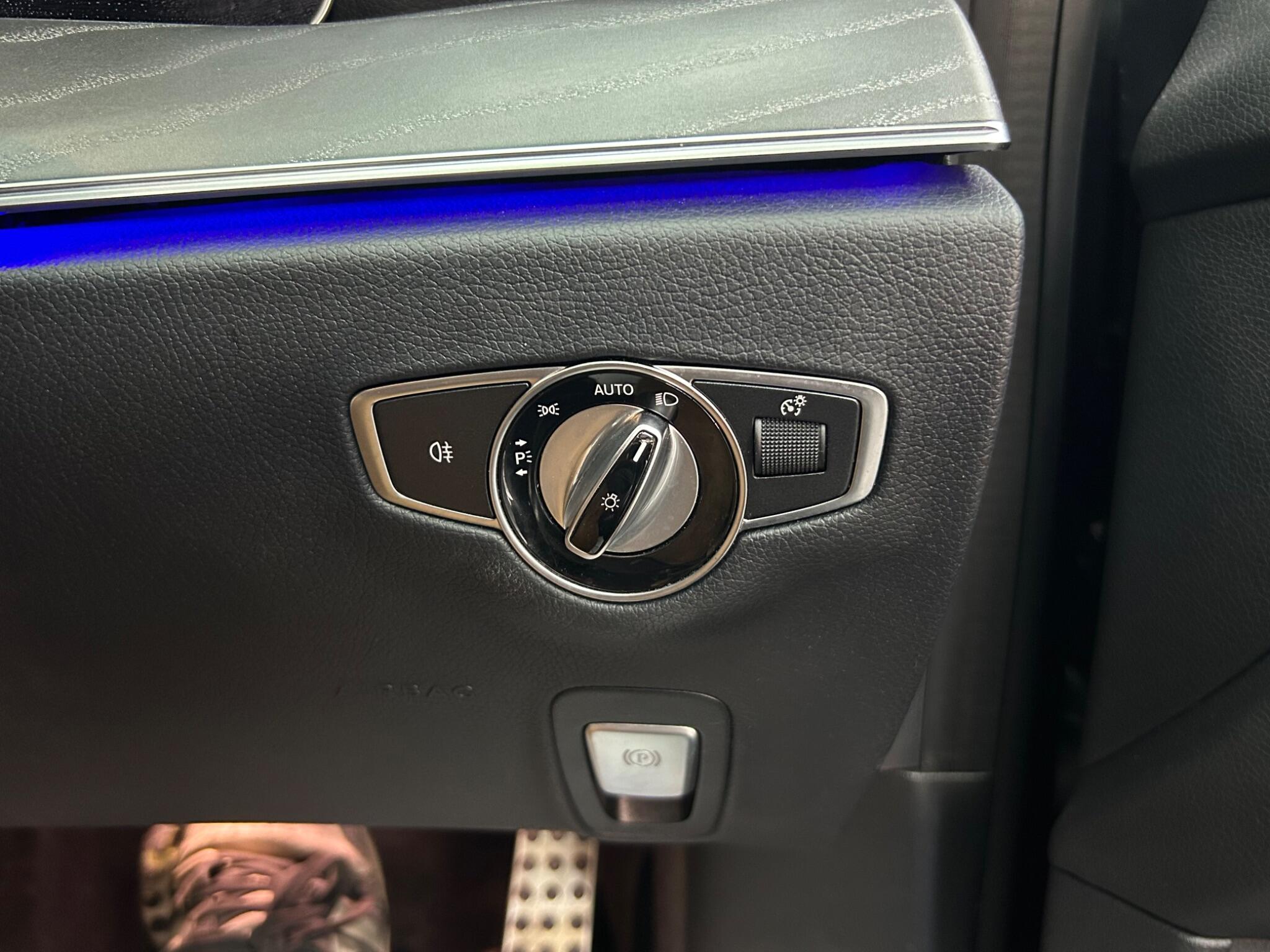 Mercedes-Benz E Class view 26