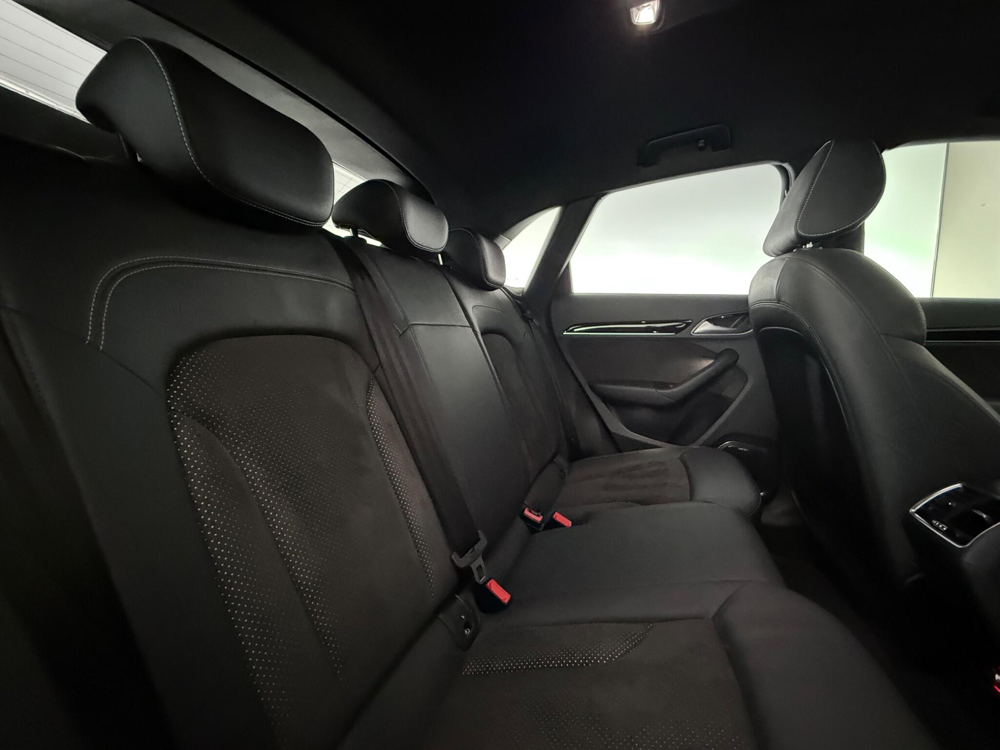 Audi Q3 view 33