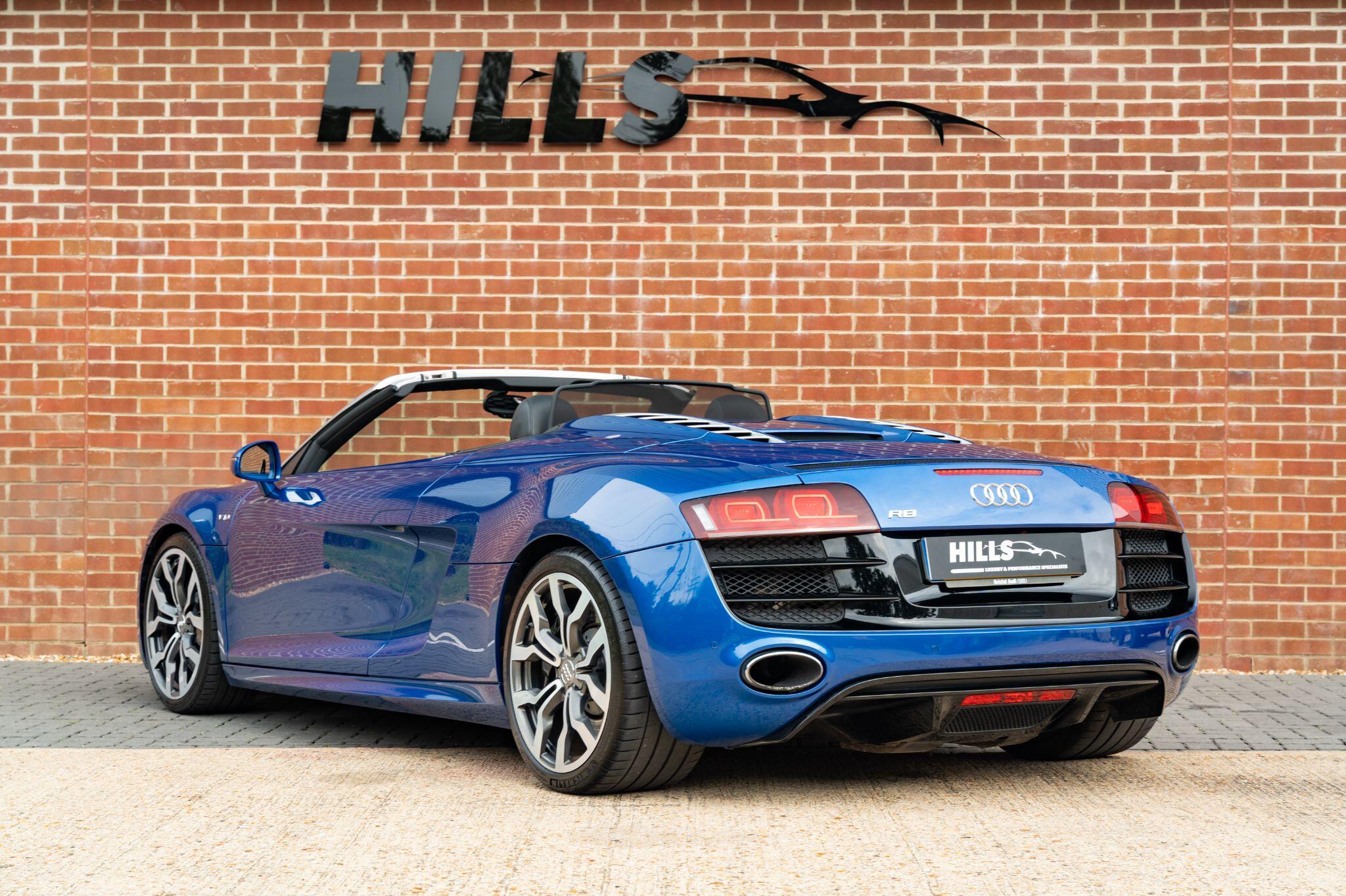 Audi R8 view 4