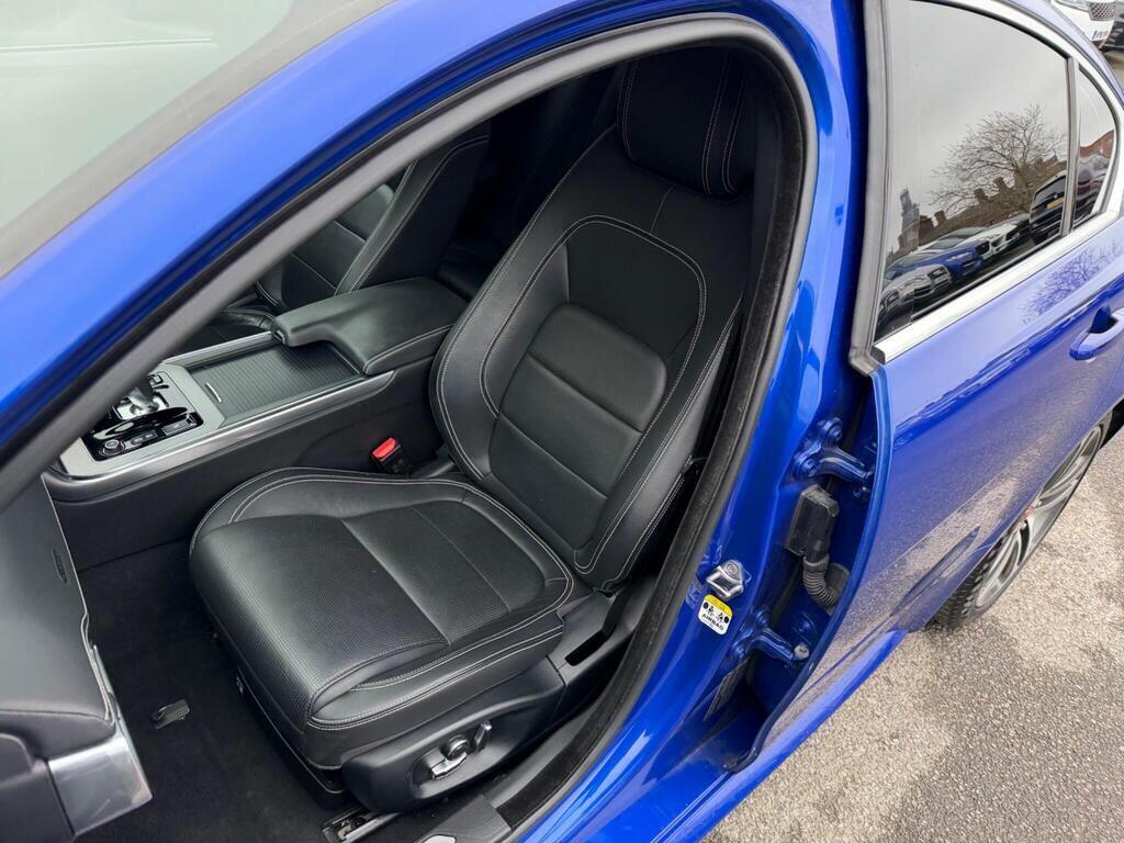 Jaguar XE view 17