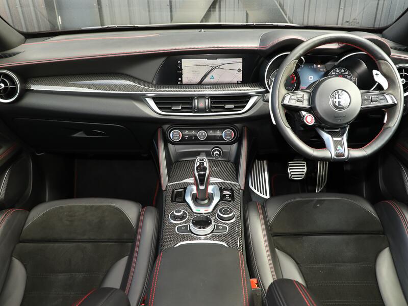 Alfa Romeo Stelvio view 3