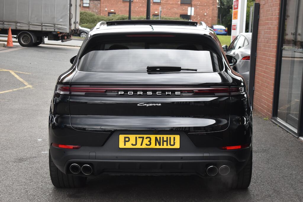 Porsche Cayenne view 8