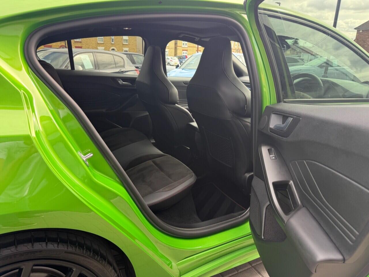 Ford Focus view 18
