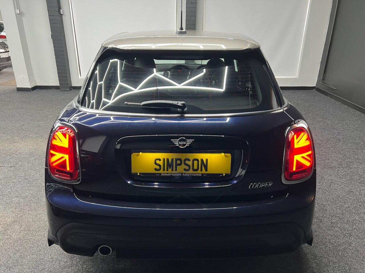 Mini Hatch view 8