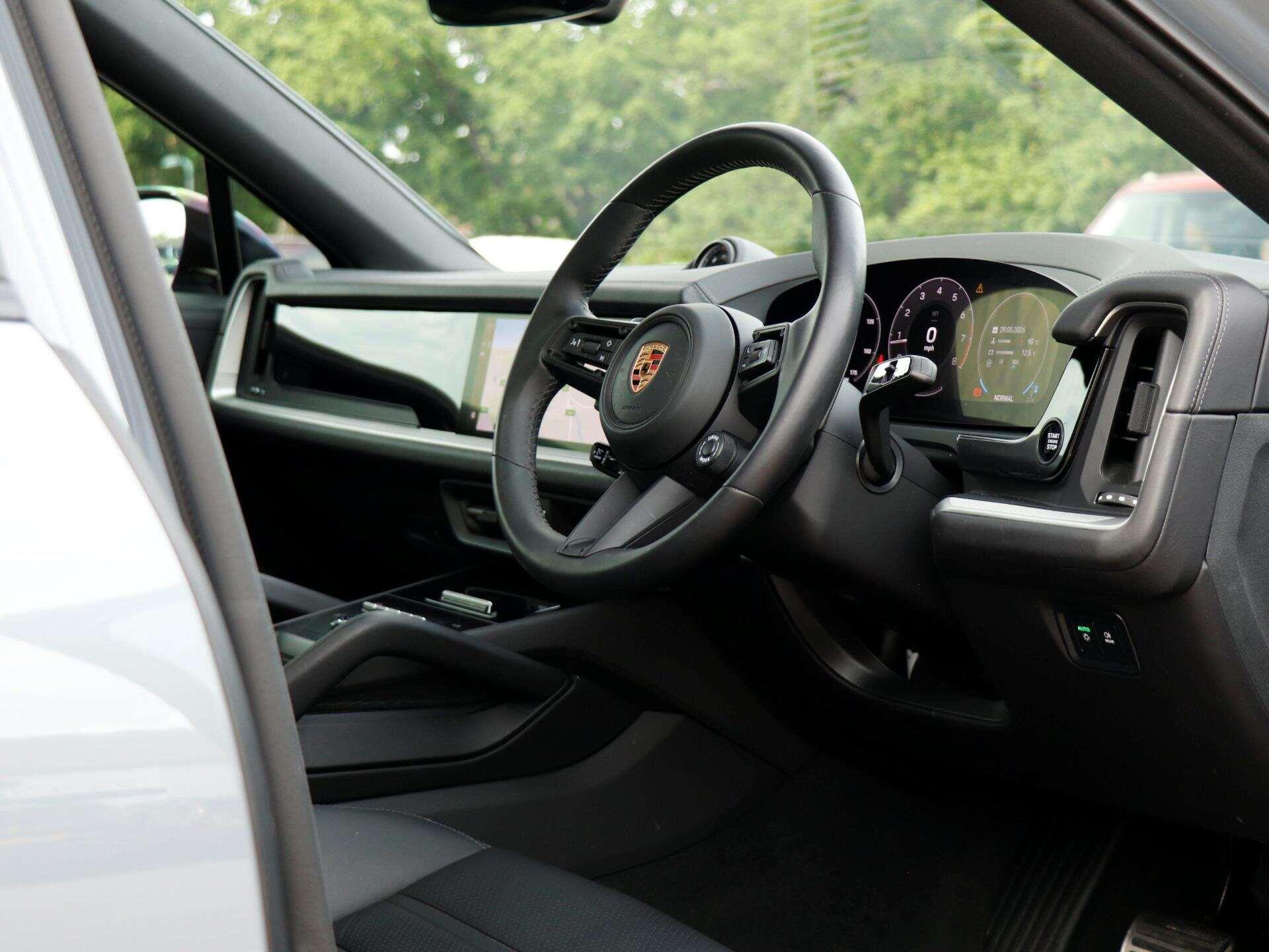 Porsche Cayenne view 11