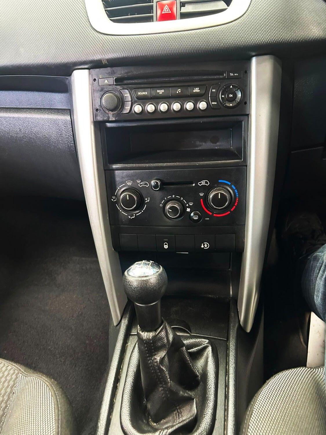 Peugeot 207 view 16