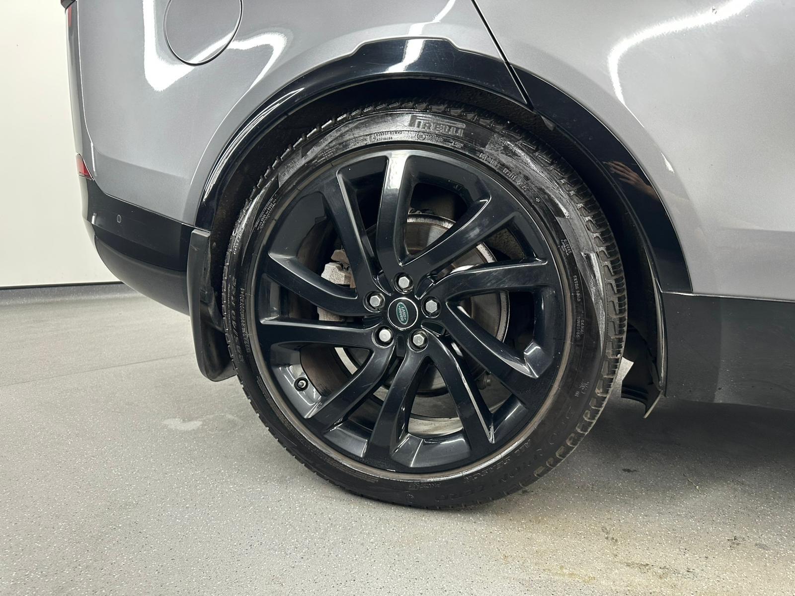 Land Rover Discovery view 22