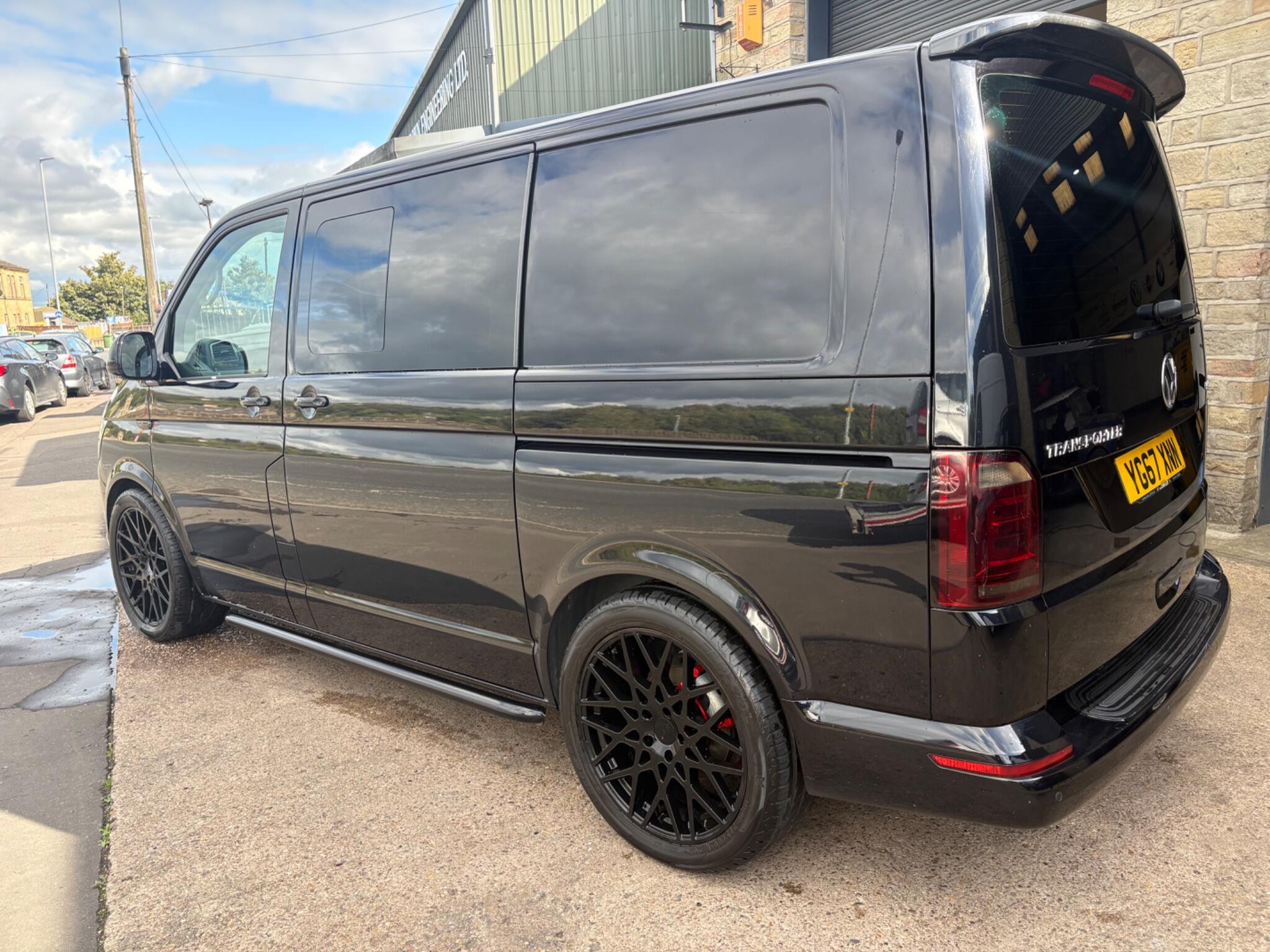 Volkswagen Transporter view 7