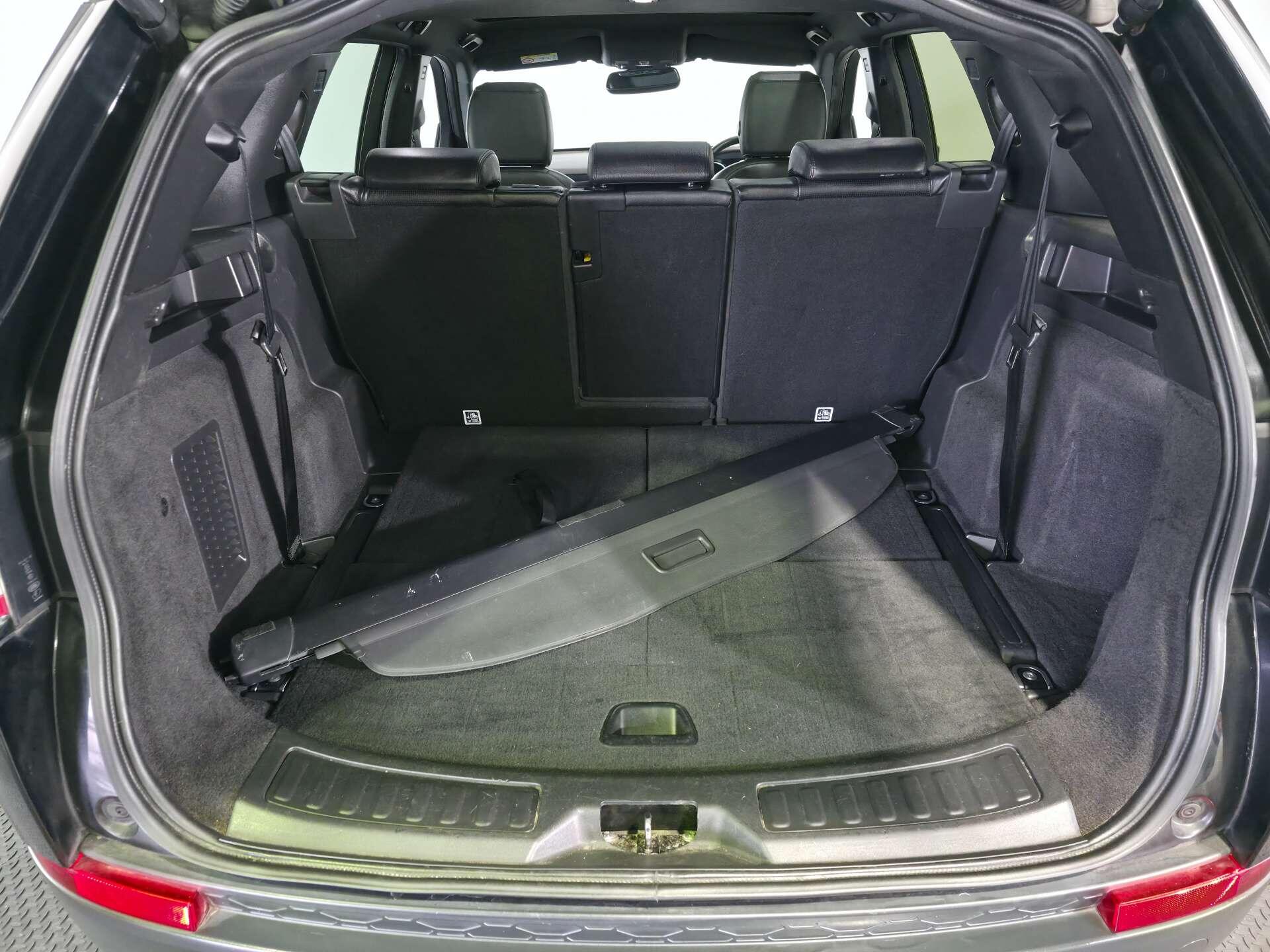 Land Rover Discovery Sport view 27