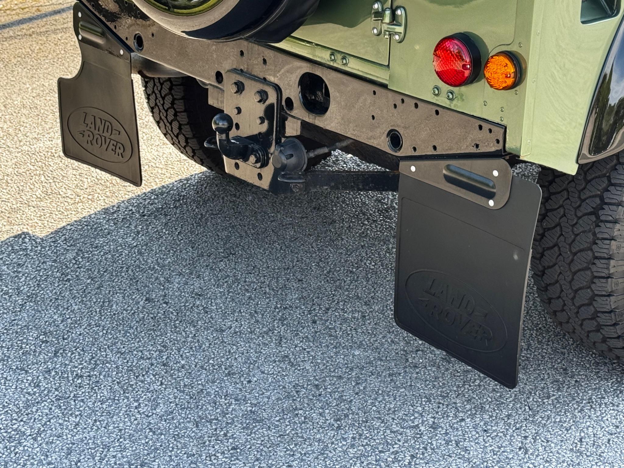 Land Rover Defender view 33