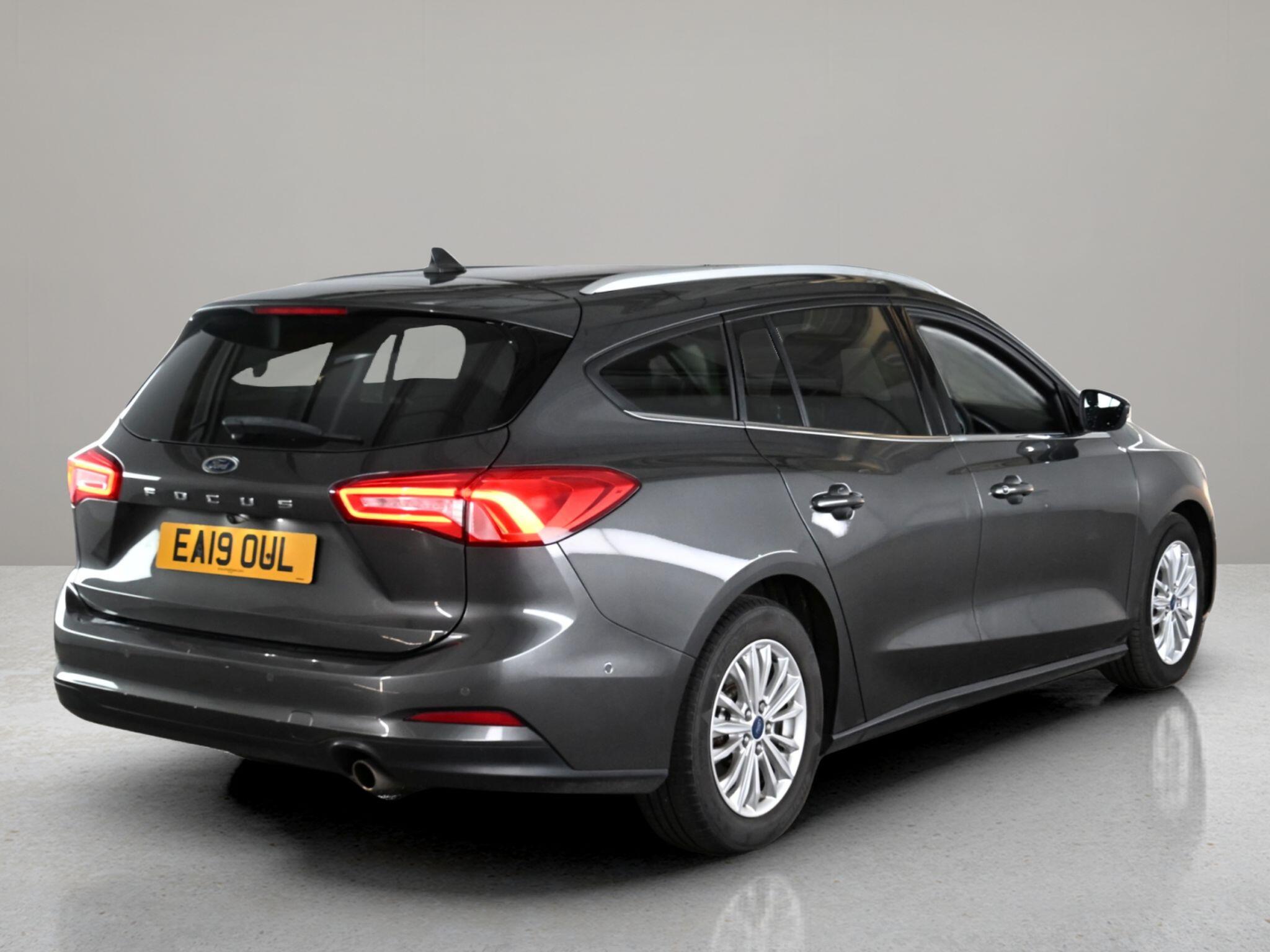 Ford Focus view 5