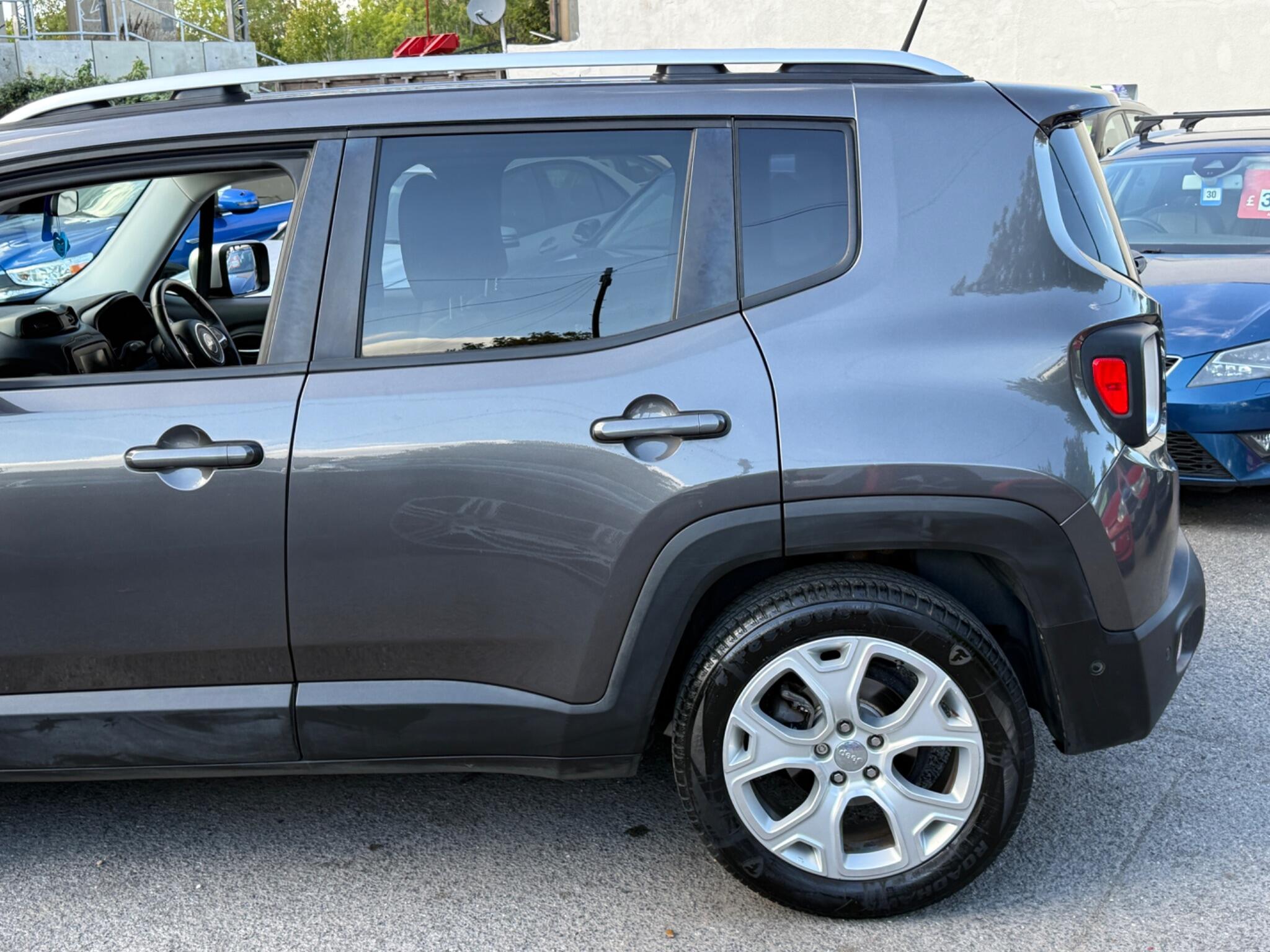 Jeep Renegade - Image 12