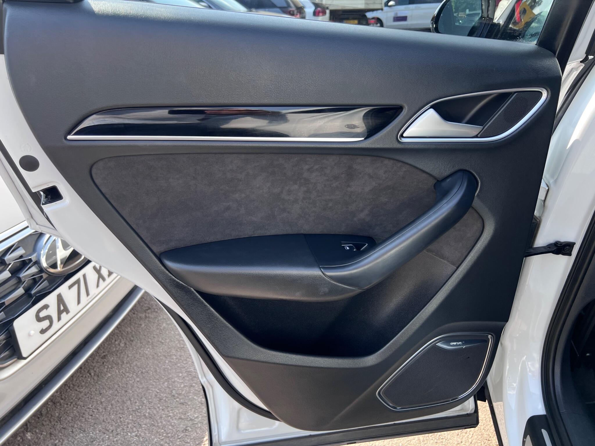 Audi Q3 view 33