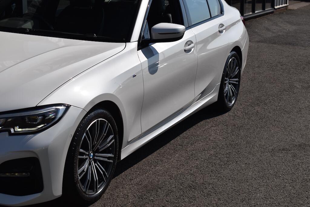 BMW 3 Series view 24