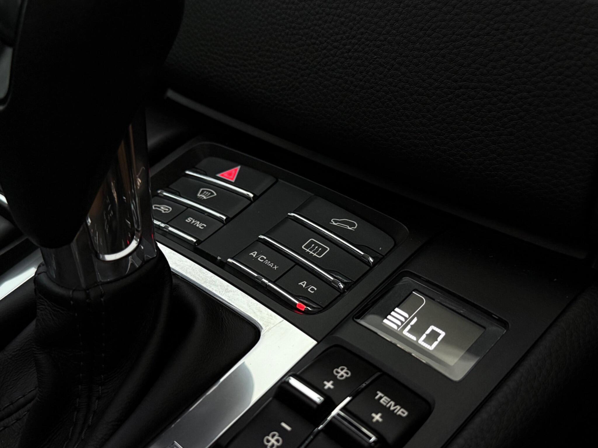 Porsche Macan view 31