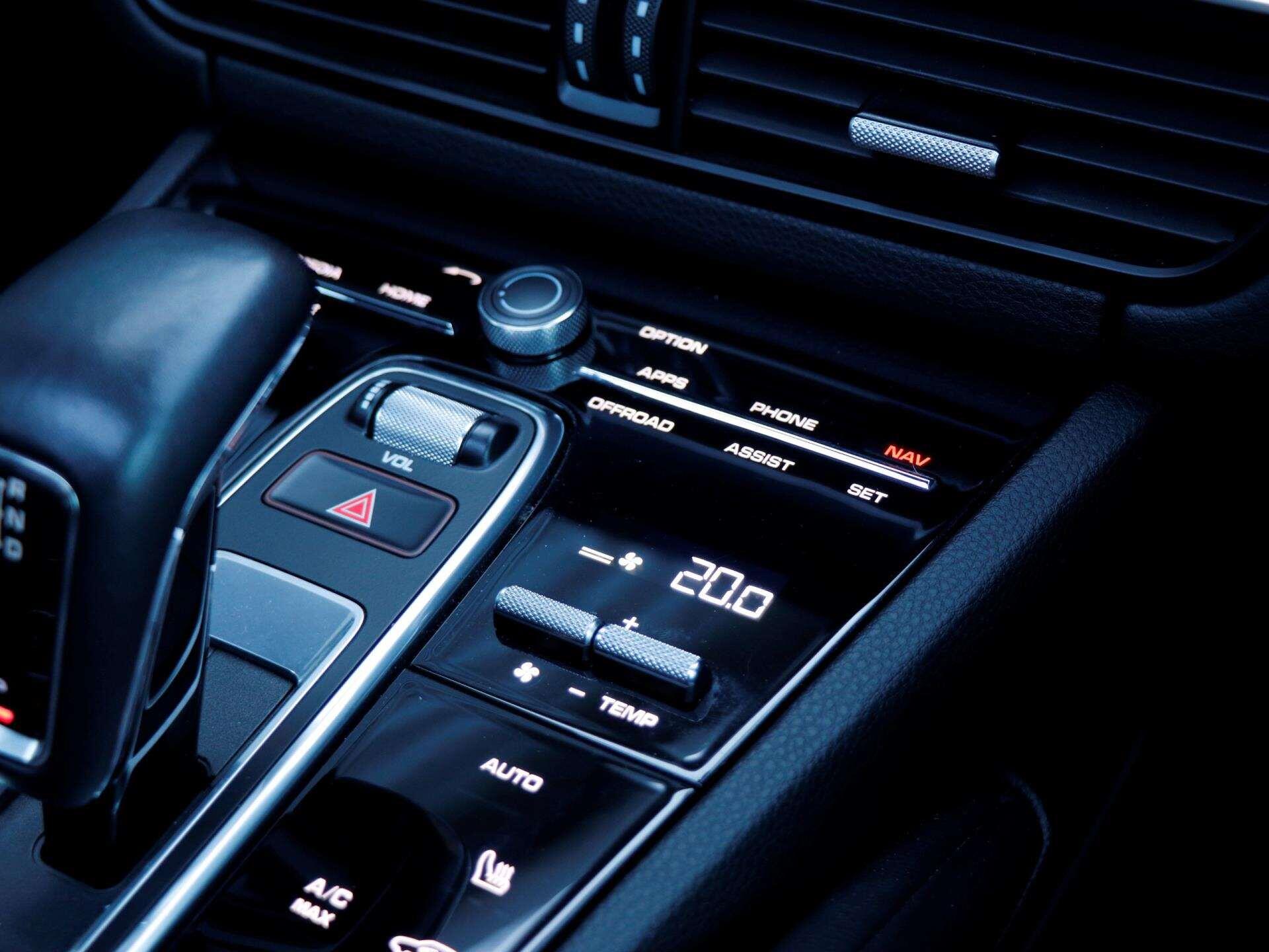 Porsche Cayenne view 16