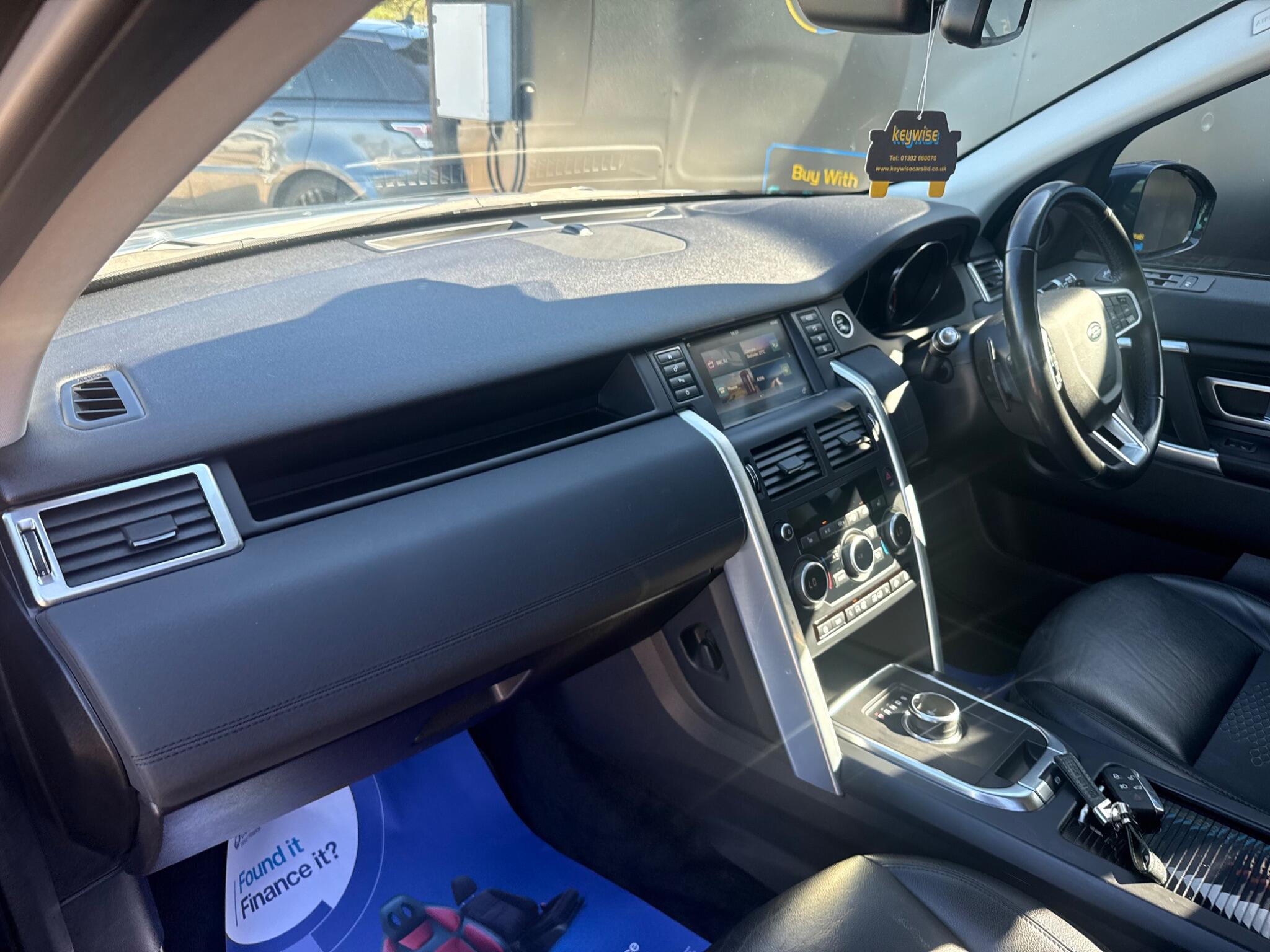 Land Rover Discovery Sport view 22