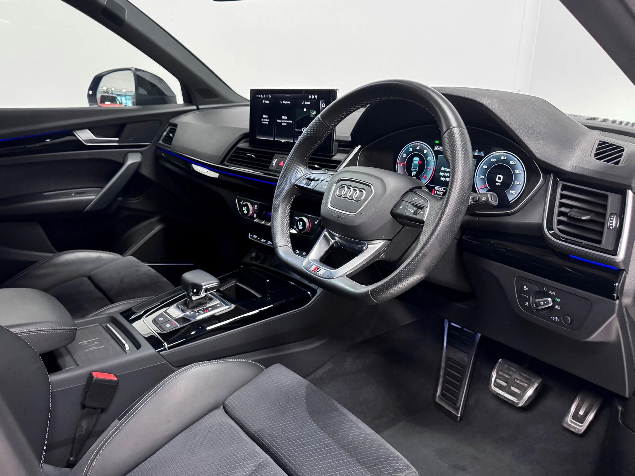 Audi Q5 view 26
