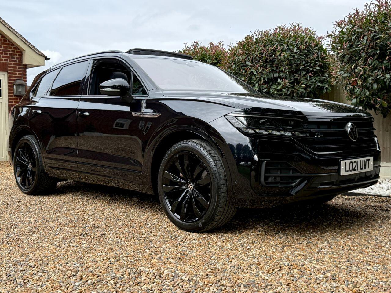 Volkswagen Touareg view 6