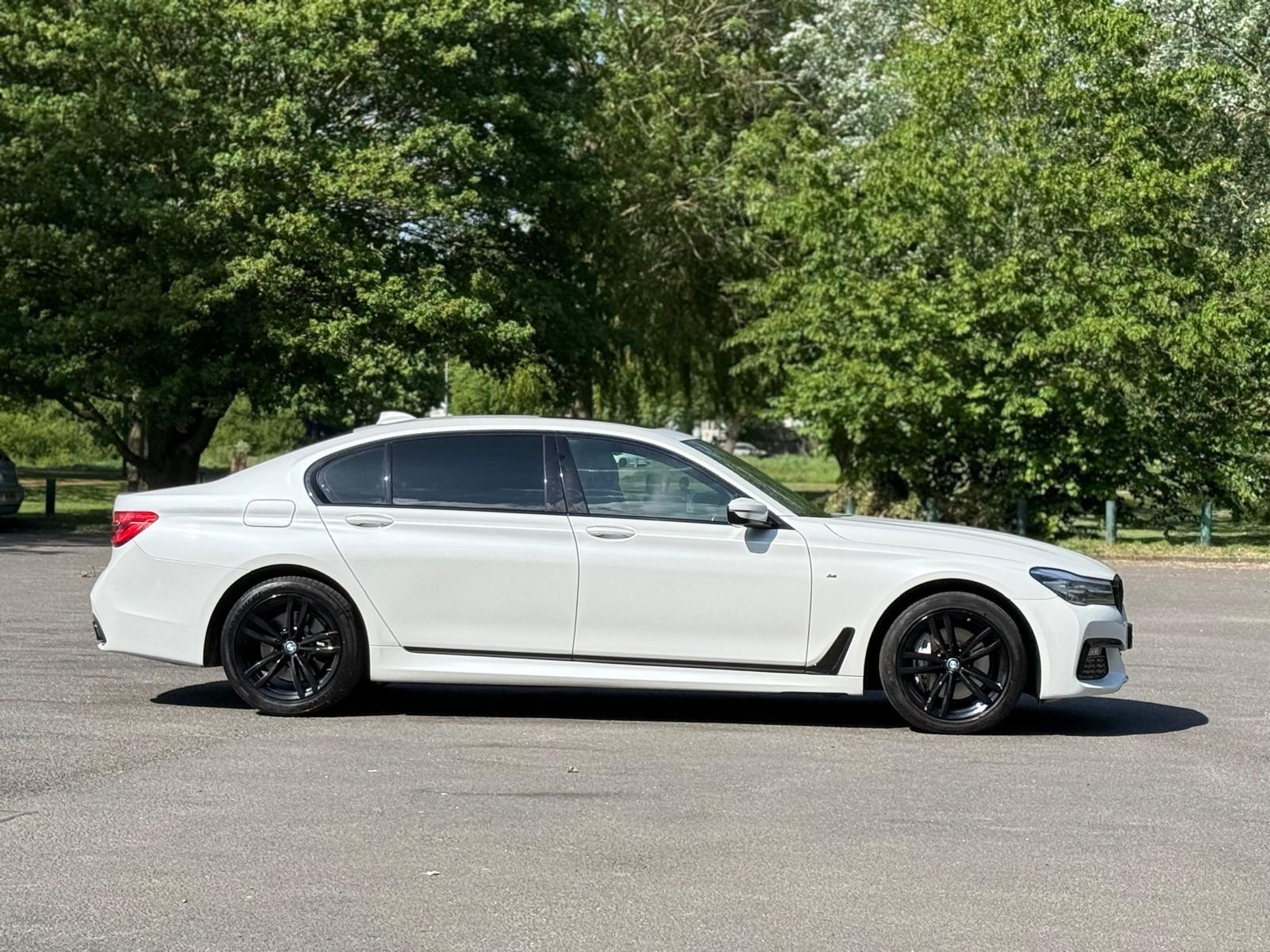 BMW 7 Series view 11