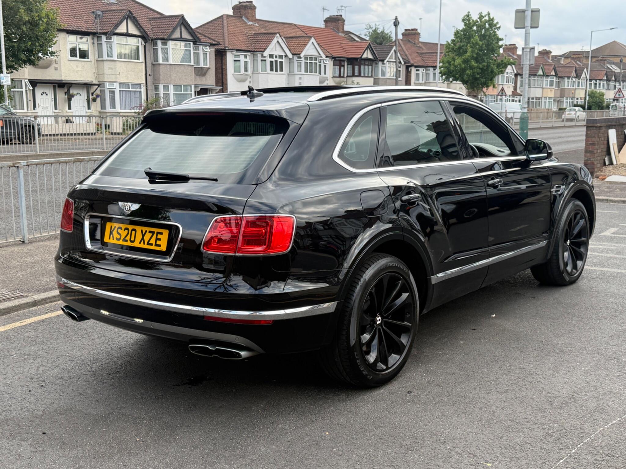 Bentley Bentayga view 7