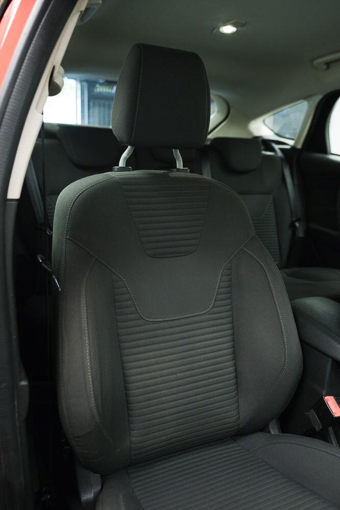 Ford Focus view 12